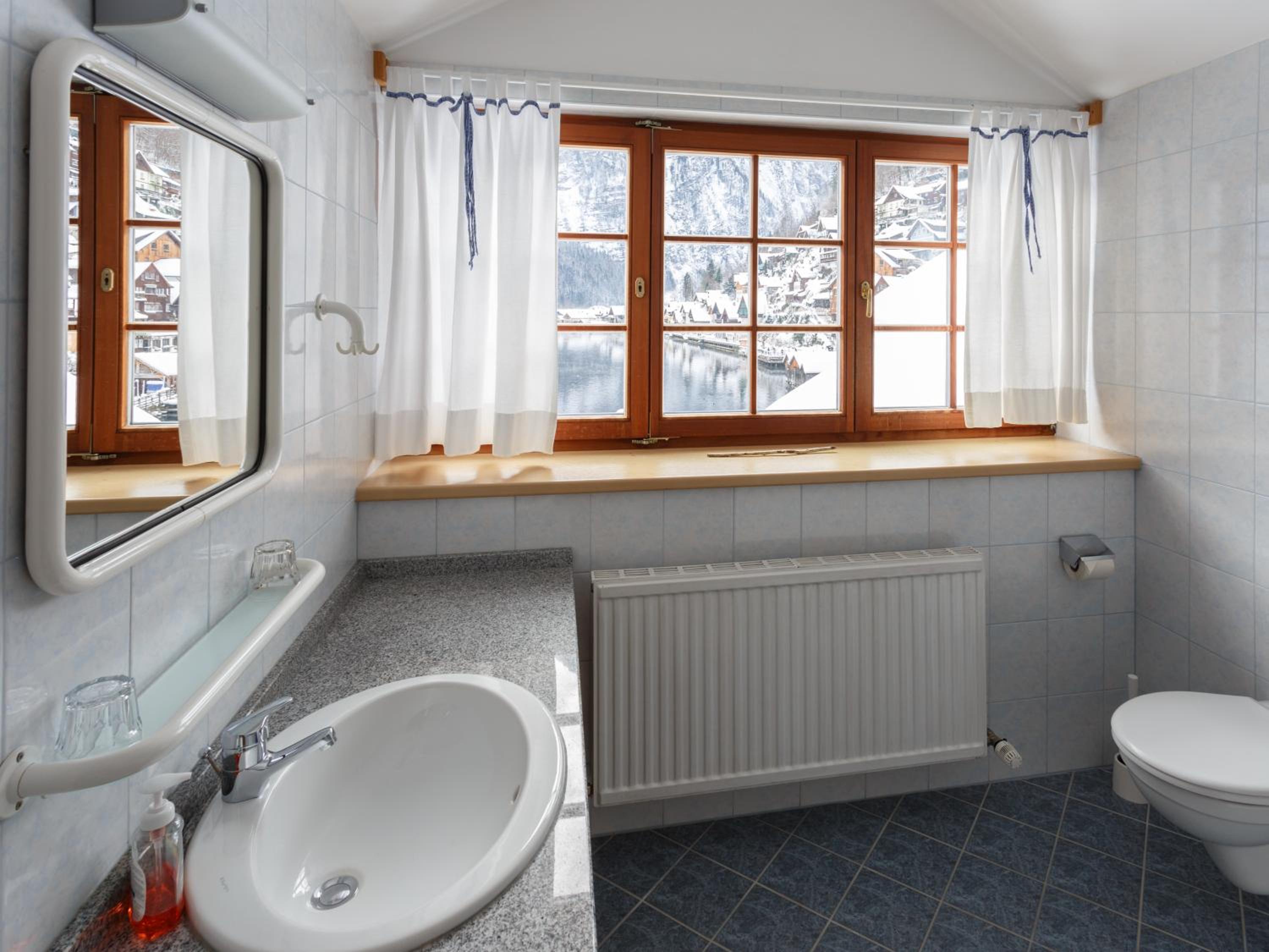 Deluxe Double Room With Lake View photo 3