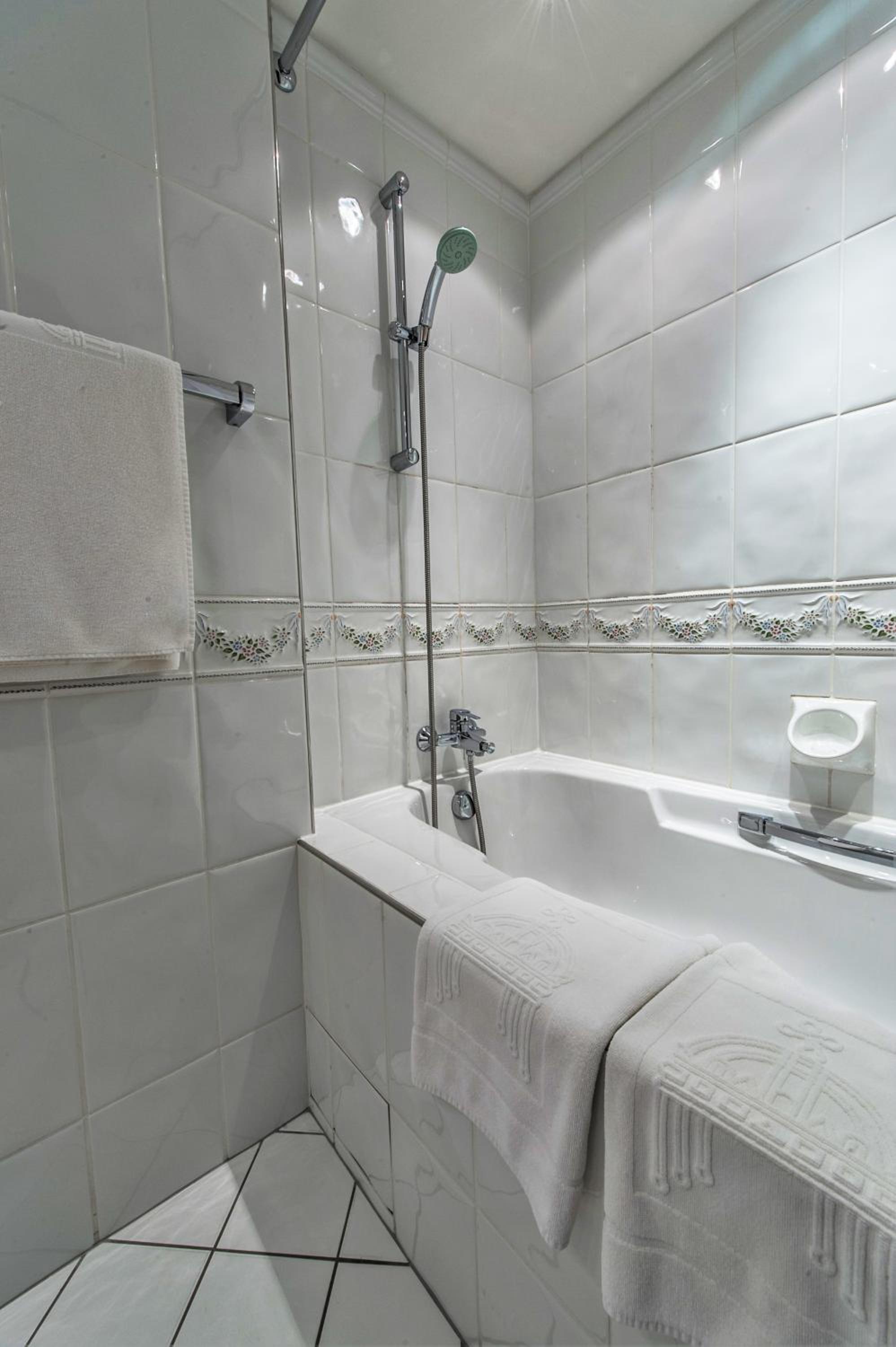 Double Room thumbnail 5