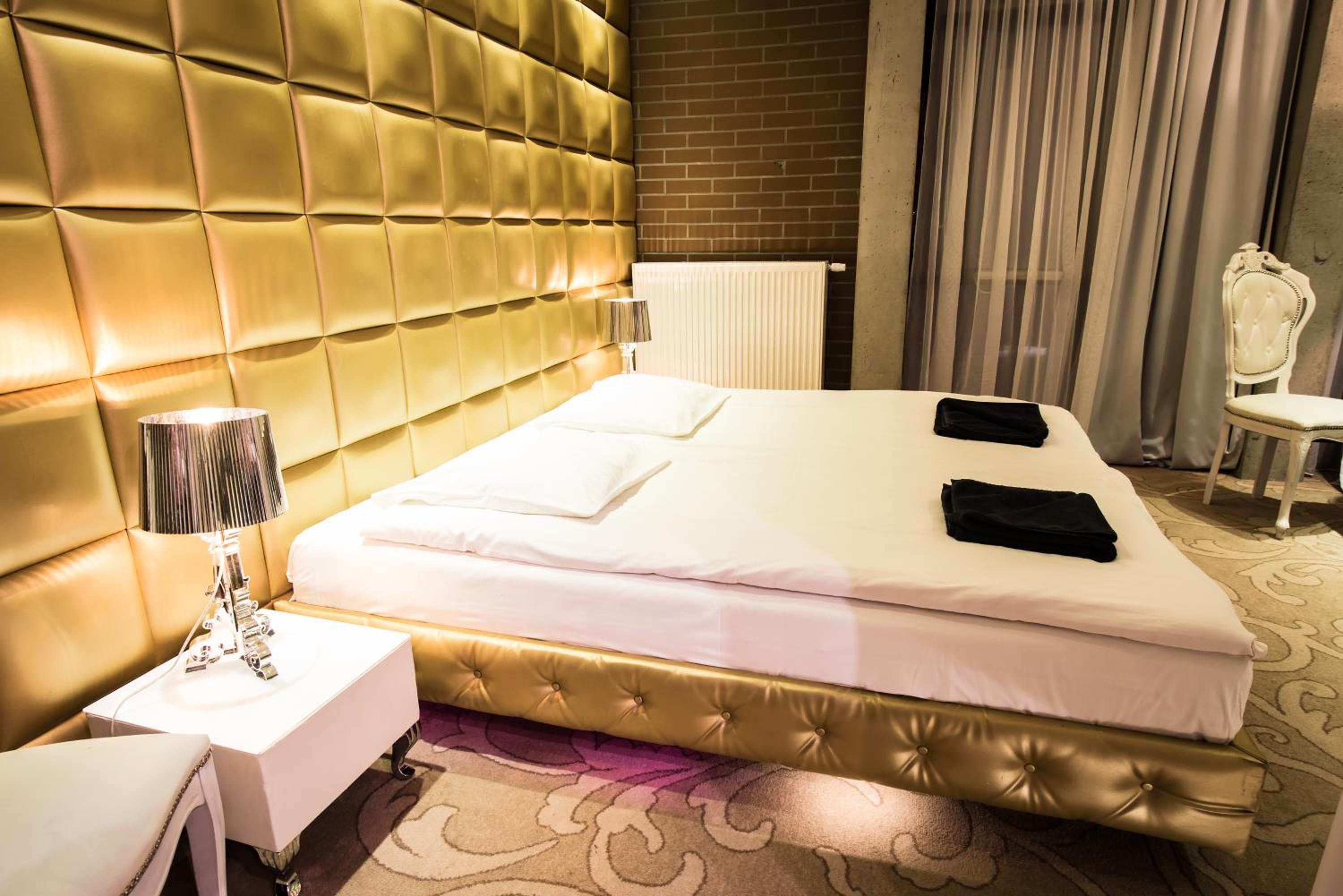 Double Room - Photo 12