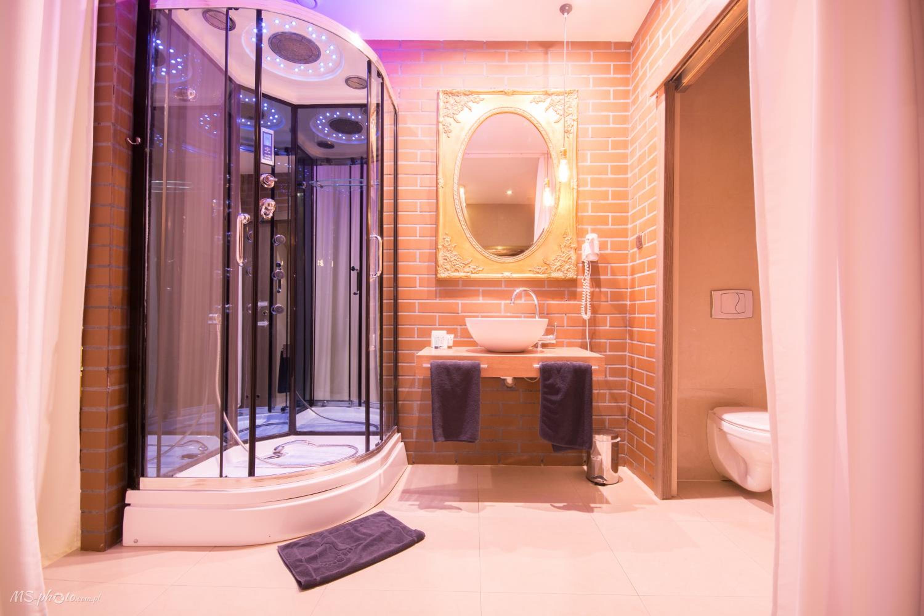 Double Room - Photo 5