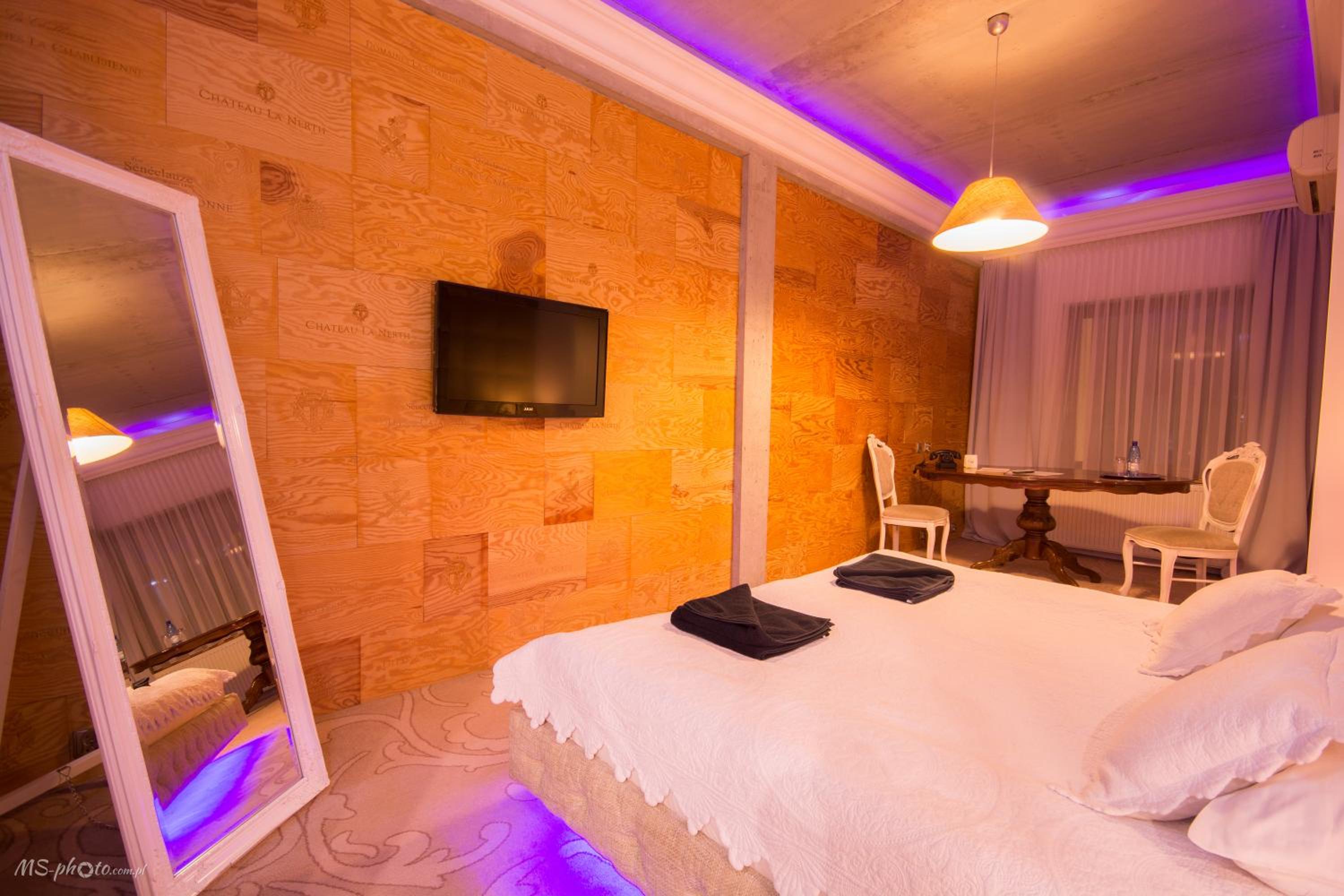 Double Room - Photo 7