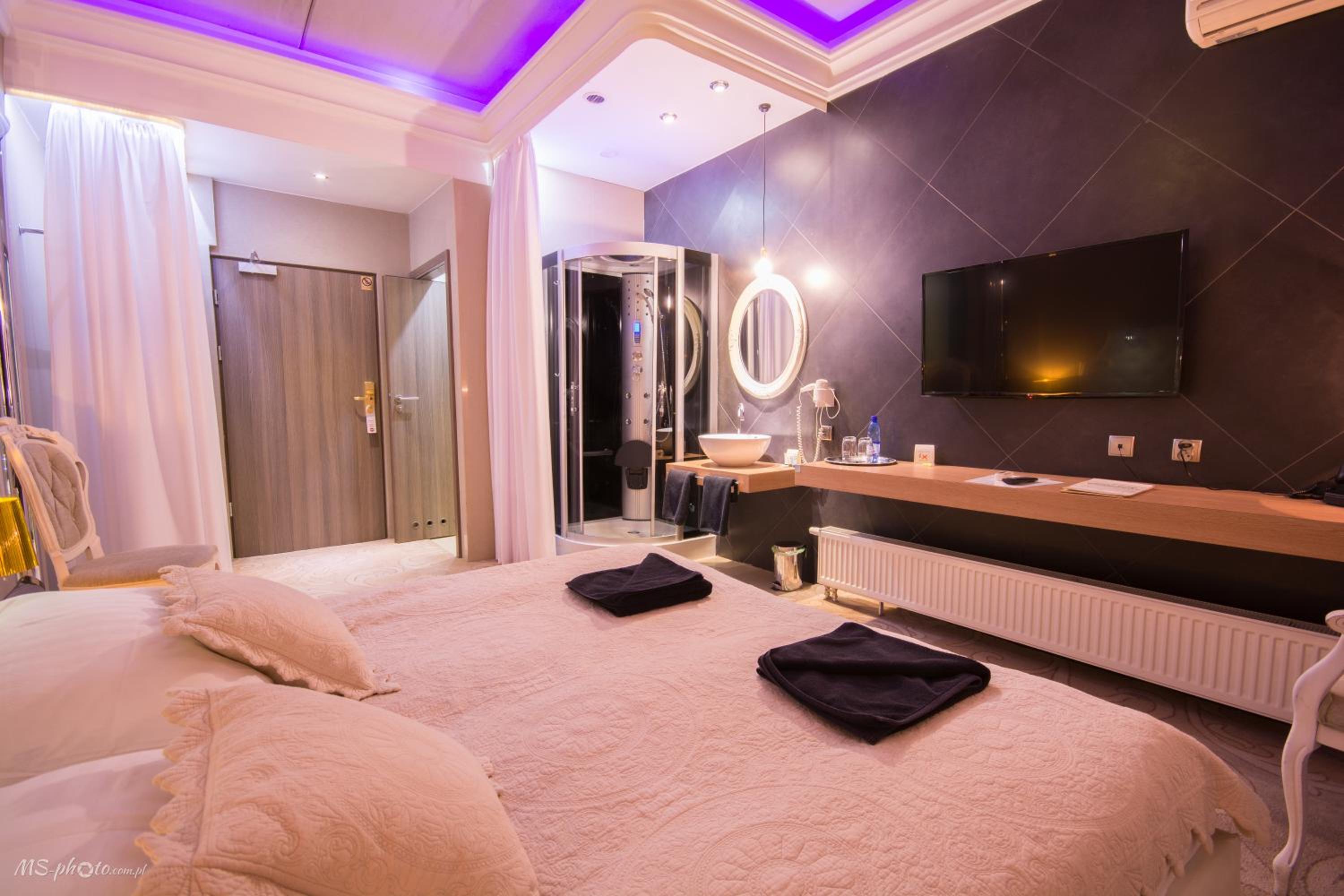 Double Room - Photo 8