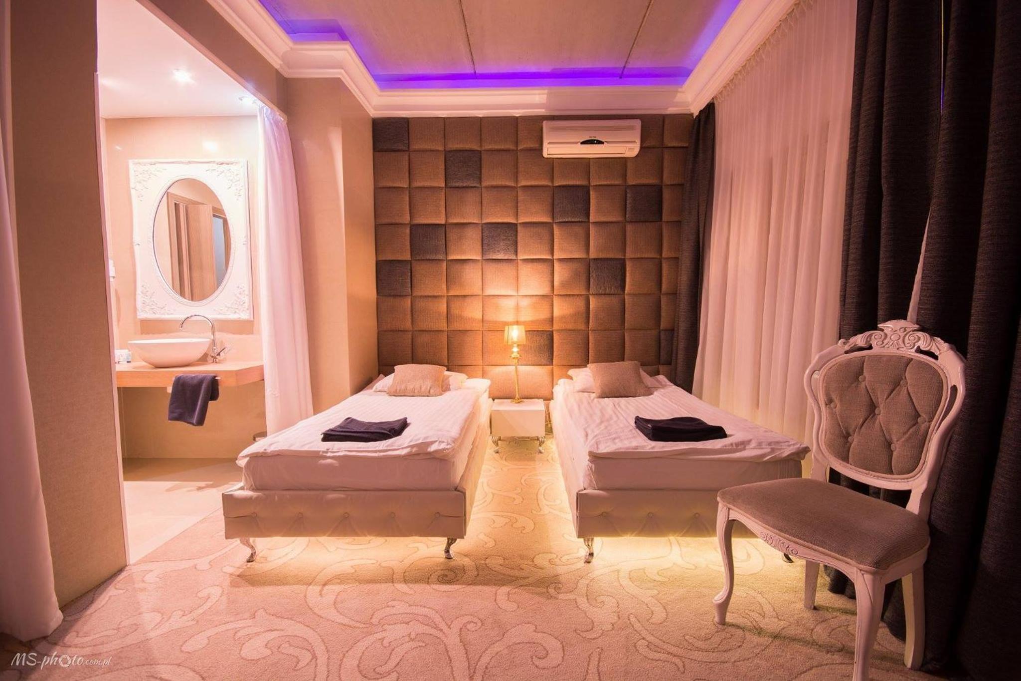 Twin Room - Photo 8