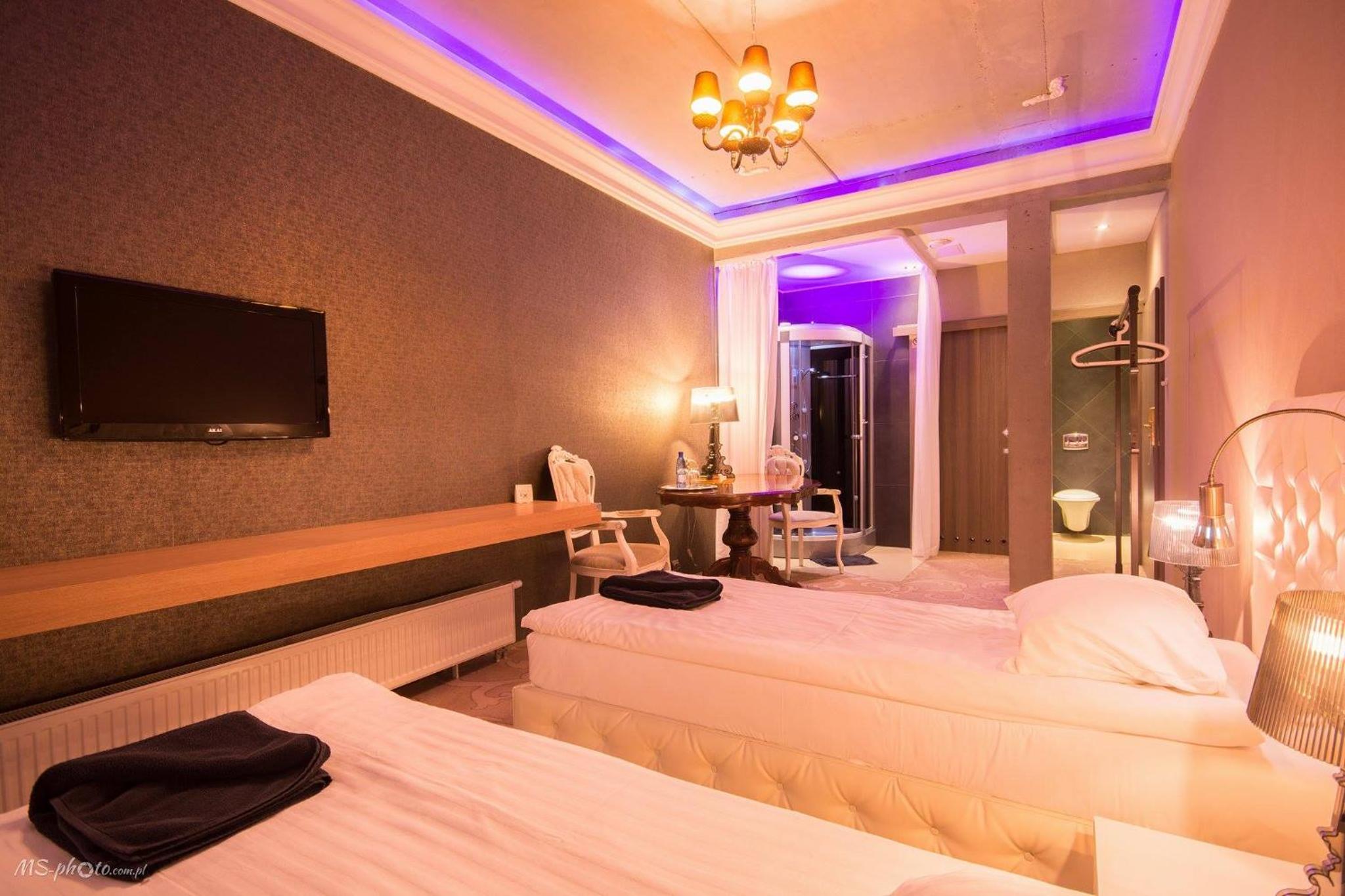 Twin Room - Photo 9
