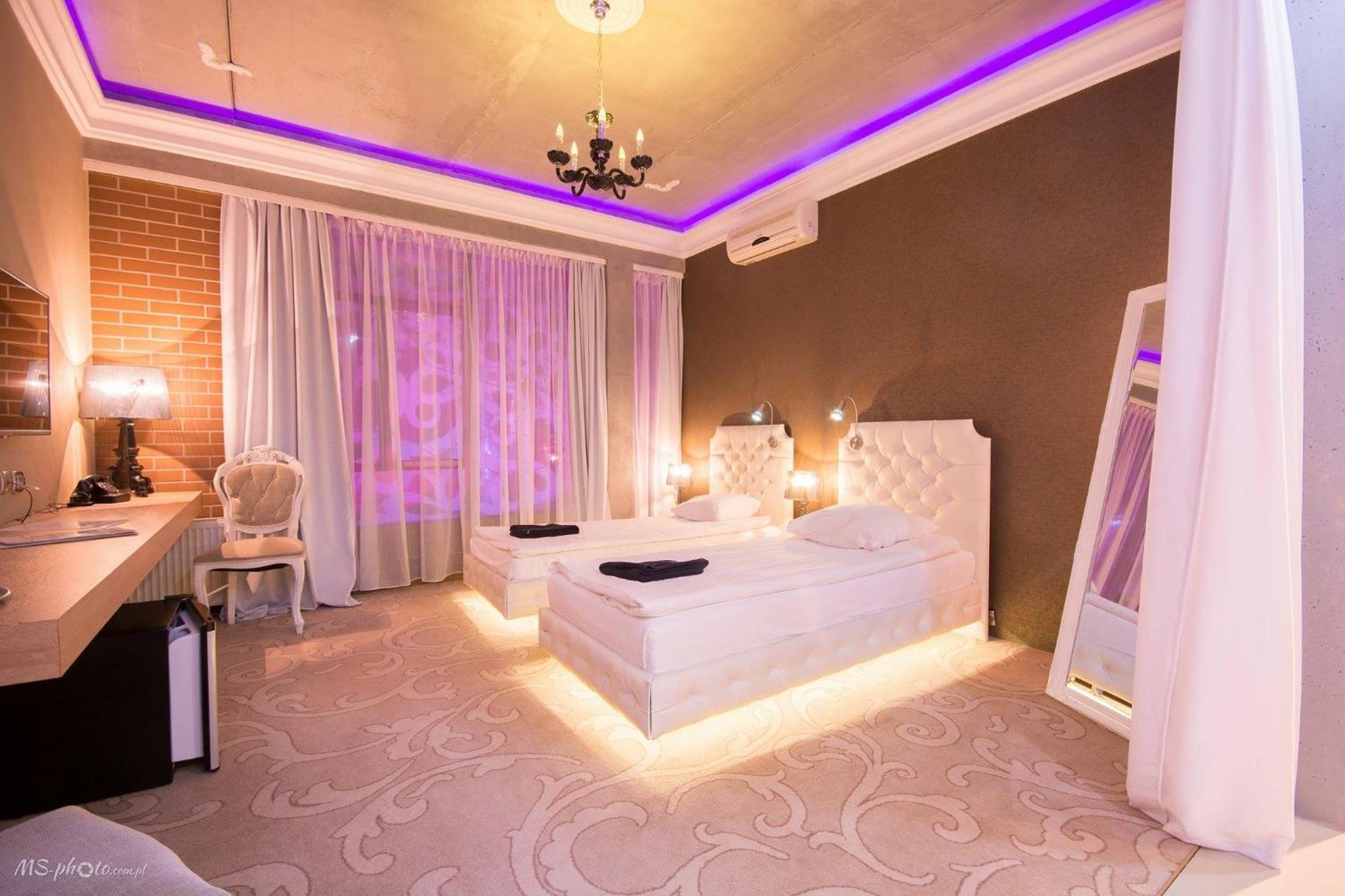 Twin Room - Photo 11