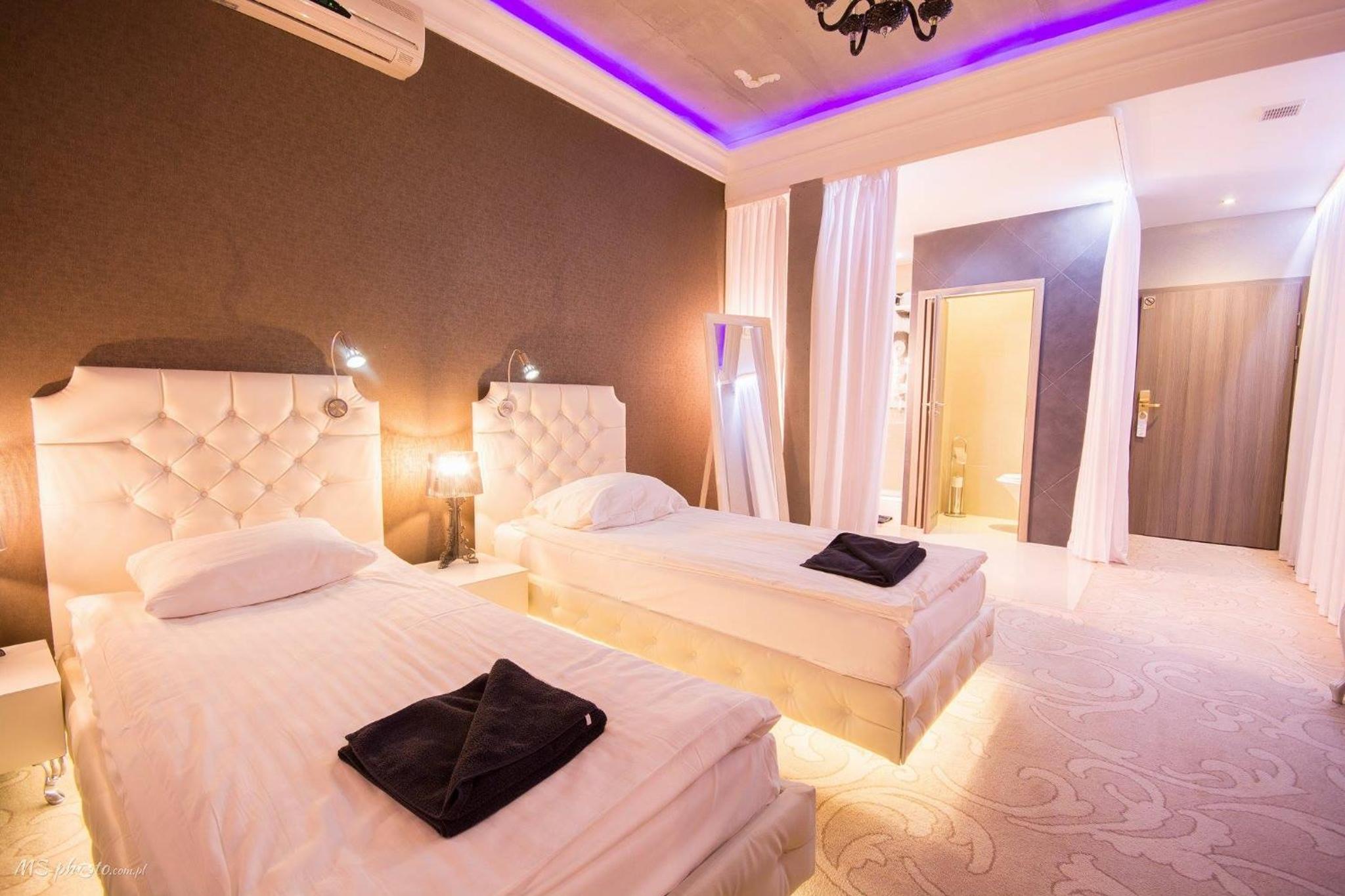Twin Room - Photo 10