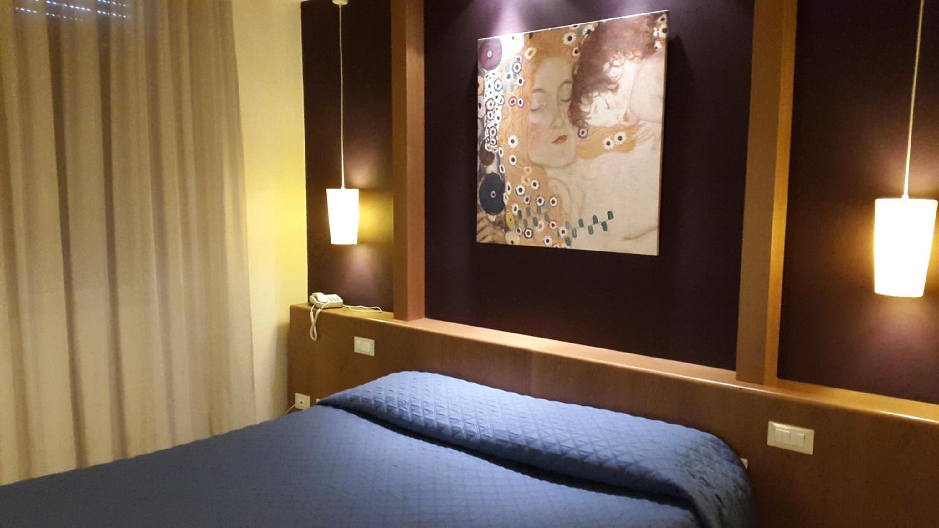Double or Twin Room - Photo 6
