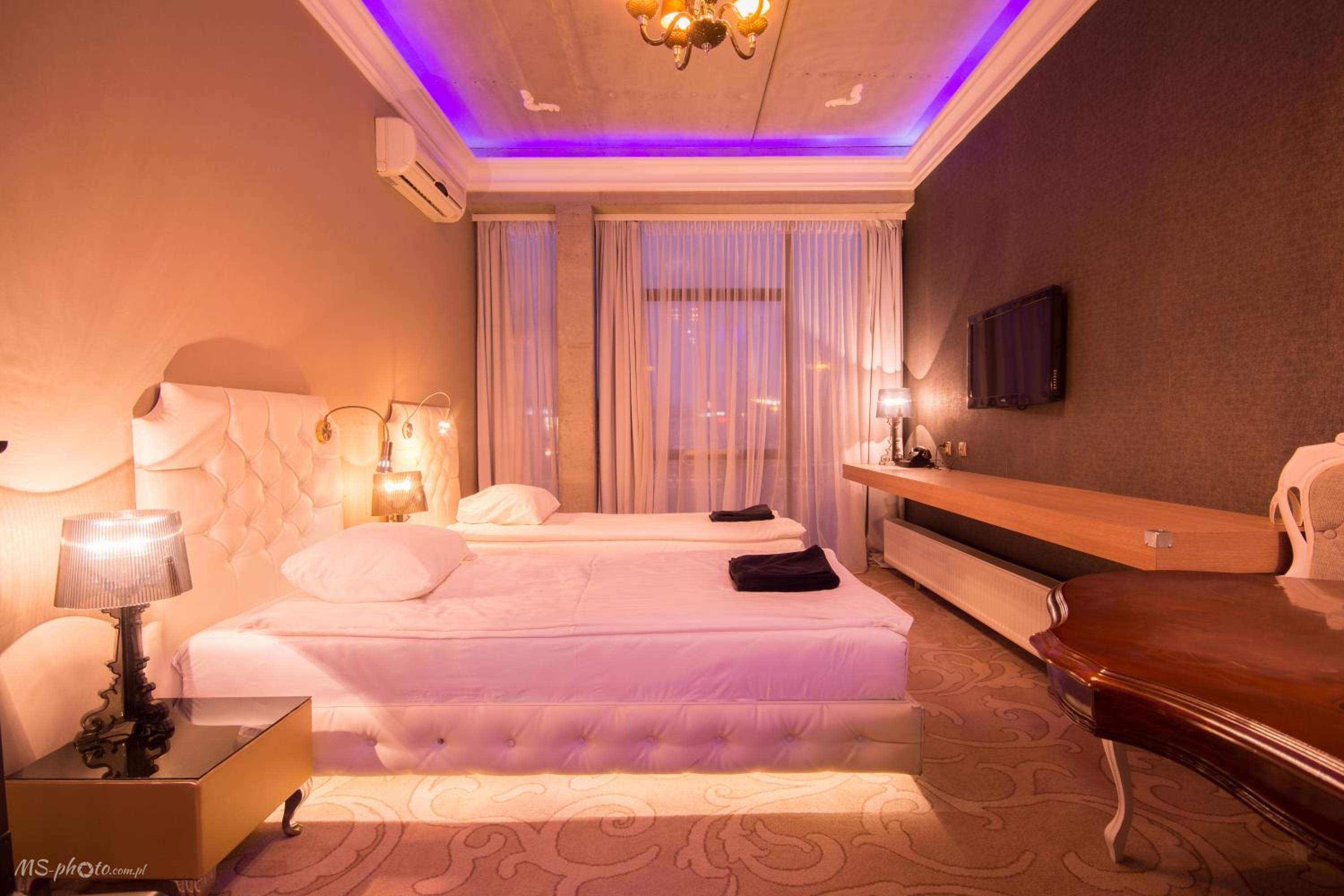 Twin Room - Photo 13