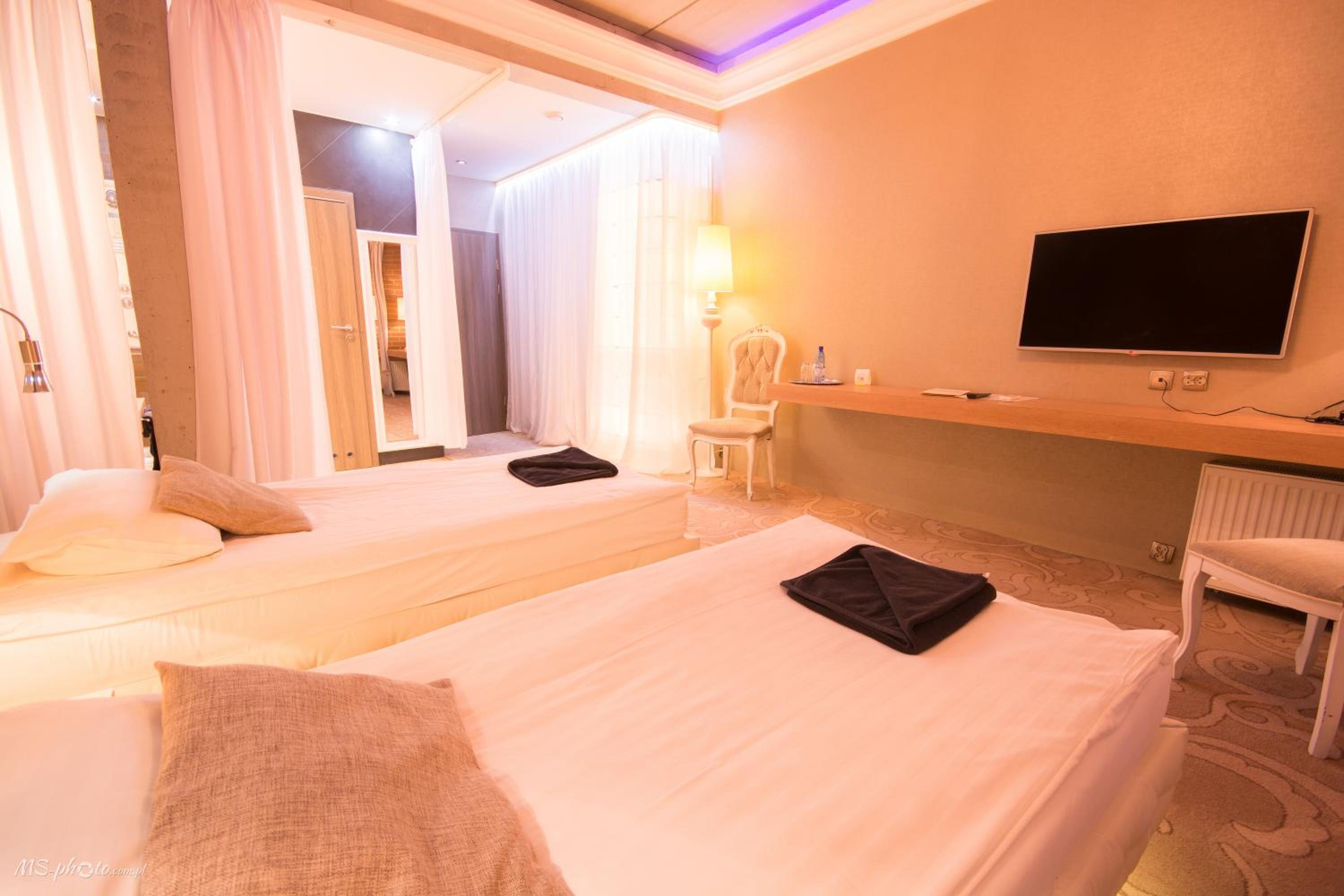 Twin Room - Photo 5