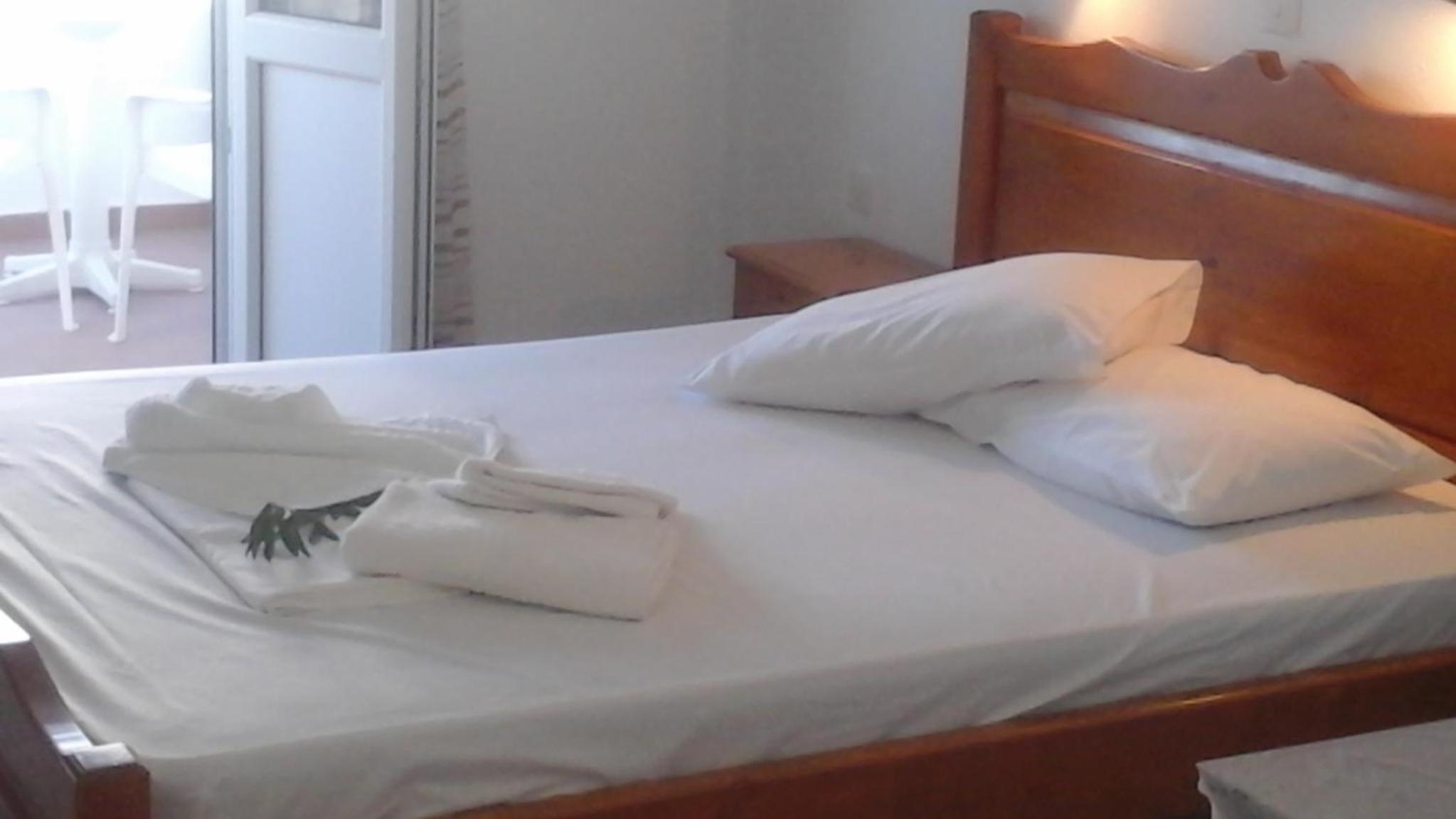 Classic Double Room With Balcony And Partial Sea View