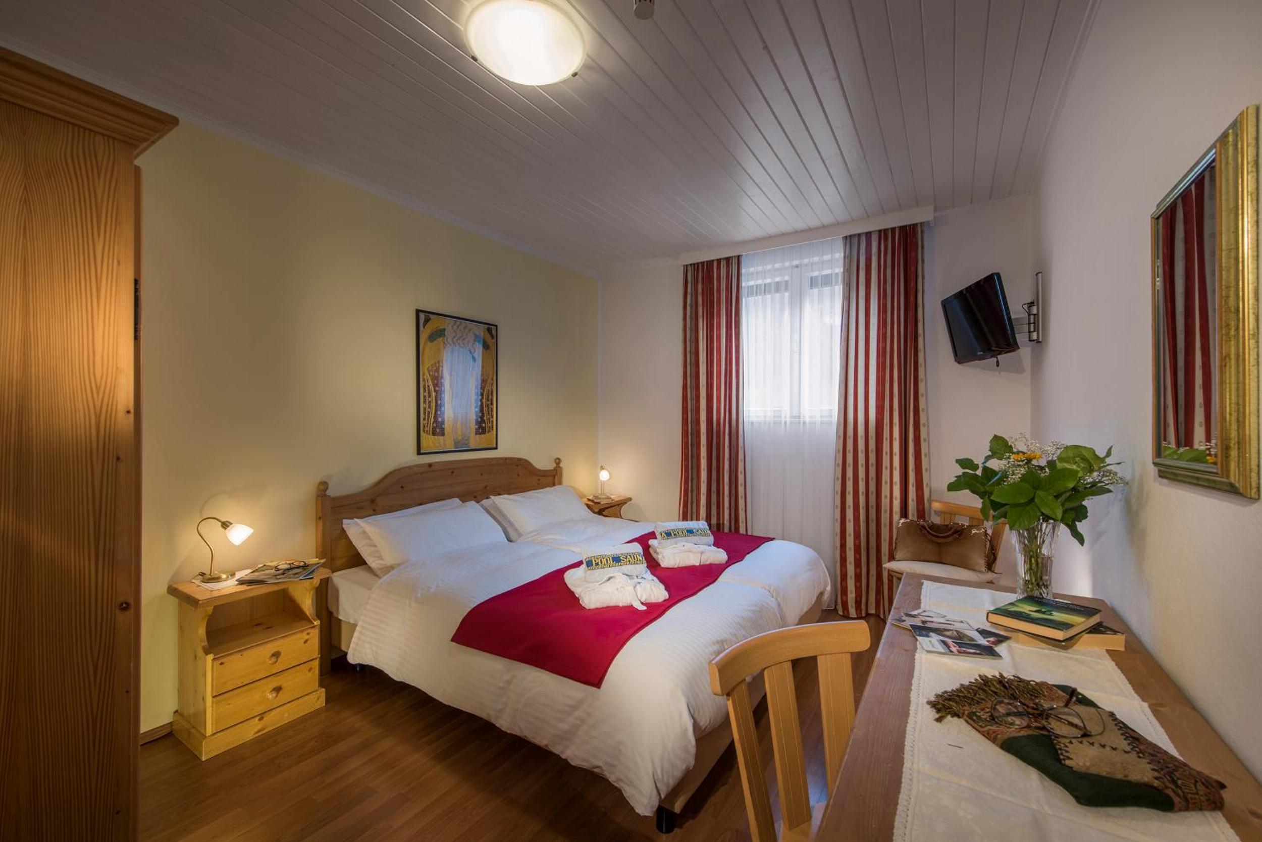 Economy Double Room with One Double Bed and 2 Adults Occupancy (Non Smoking) photo 1