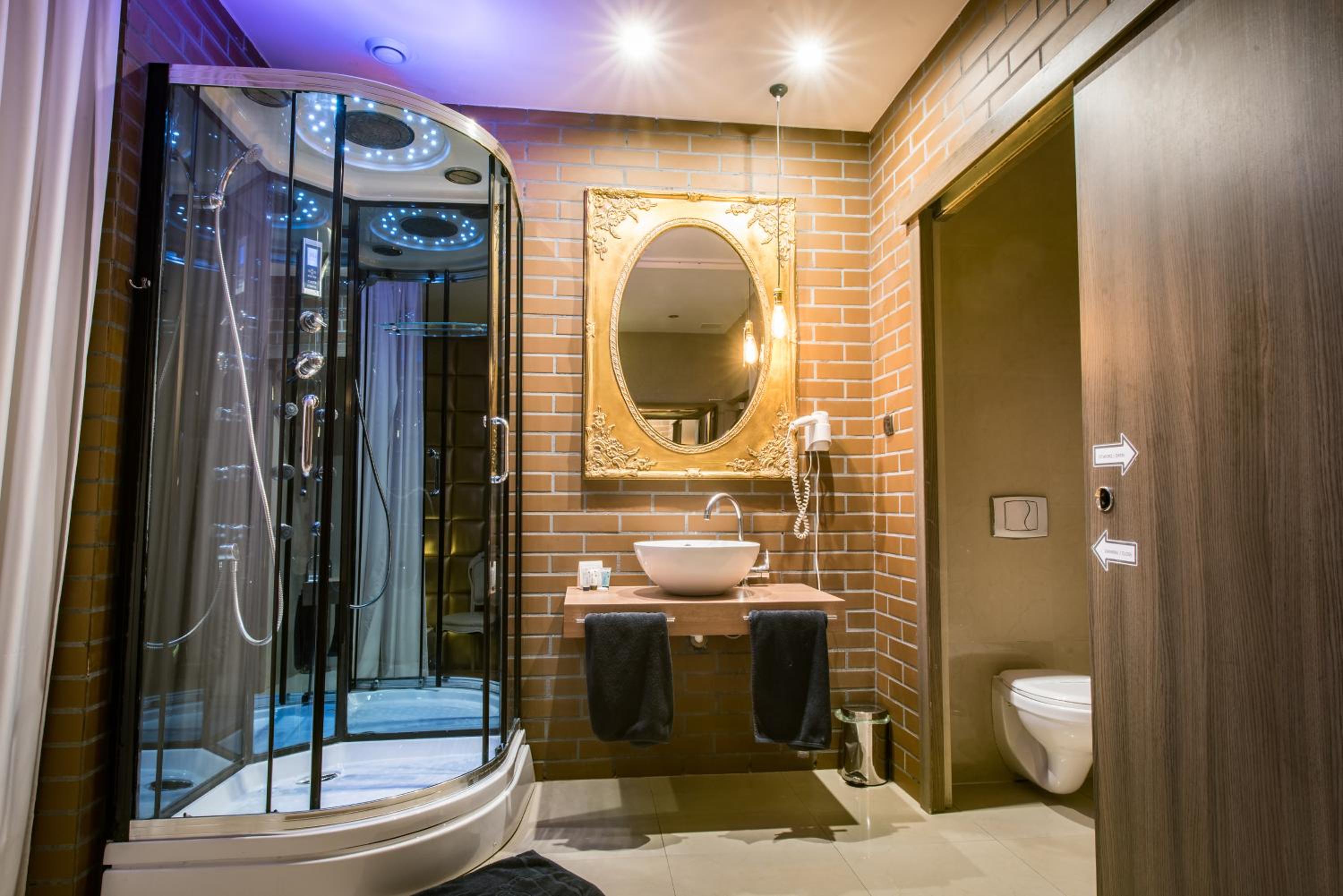Double Room - Photo 11