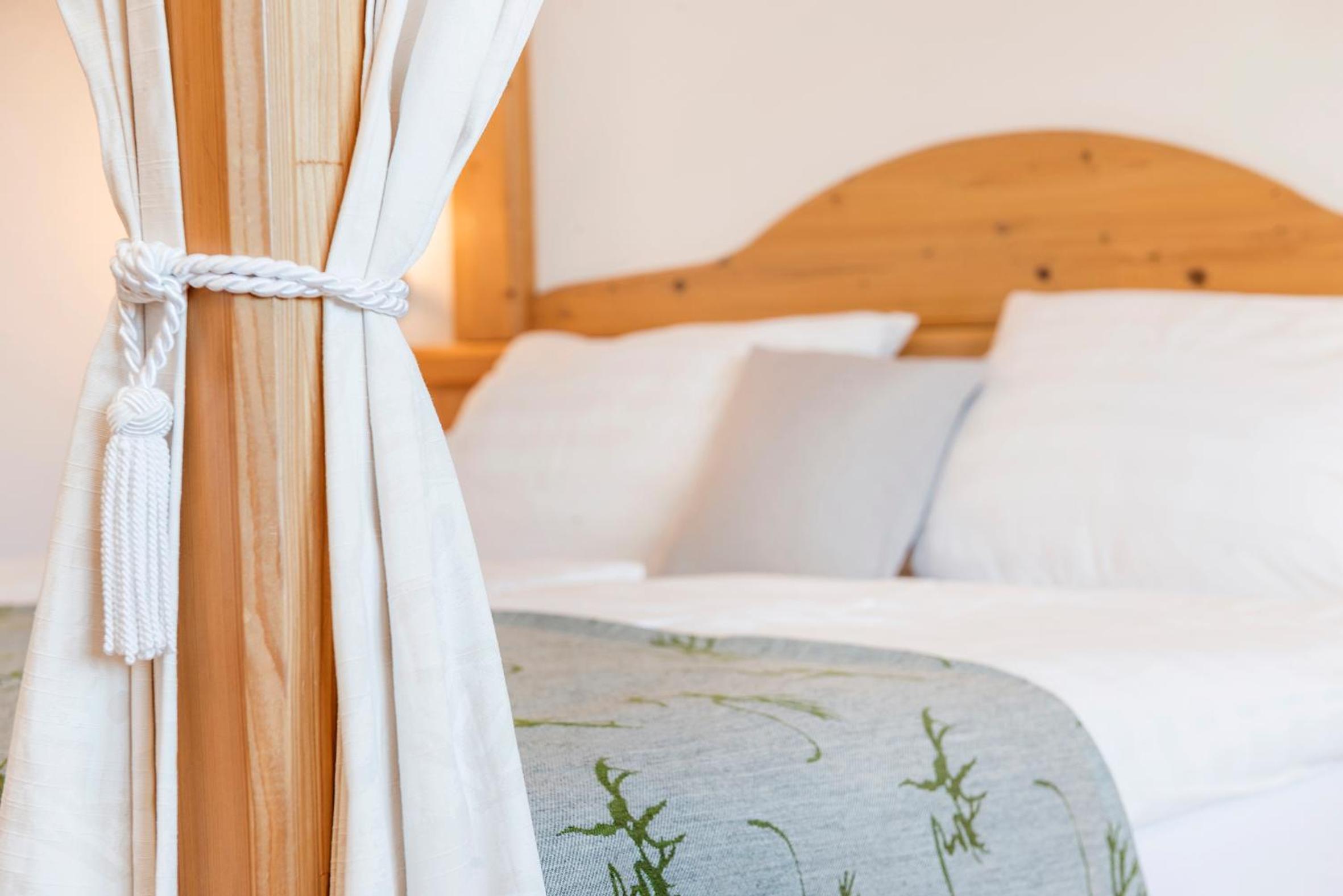 Double Room with Four Poster Bed - Photo 3