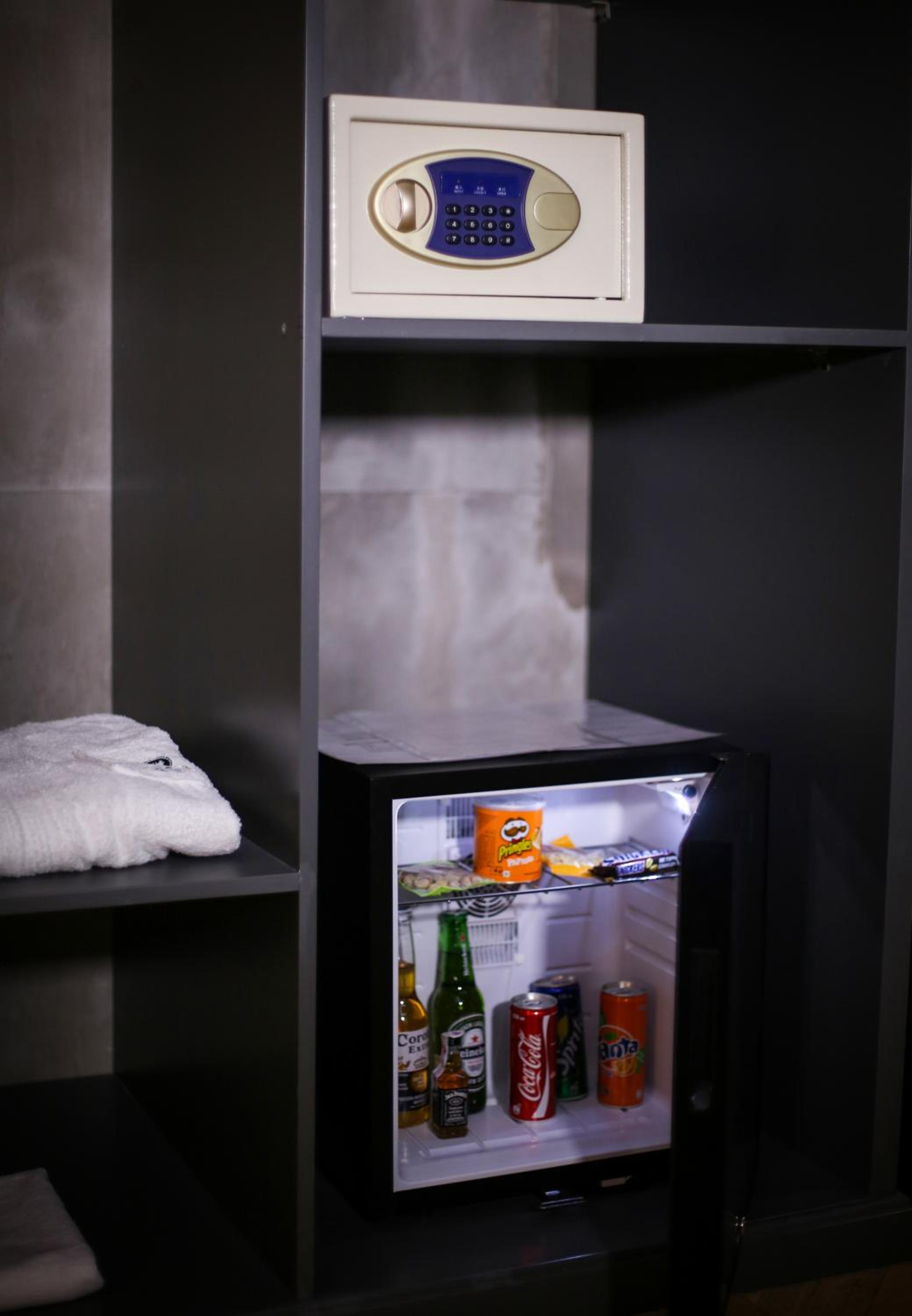 Deluxe King Room photo 2
