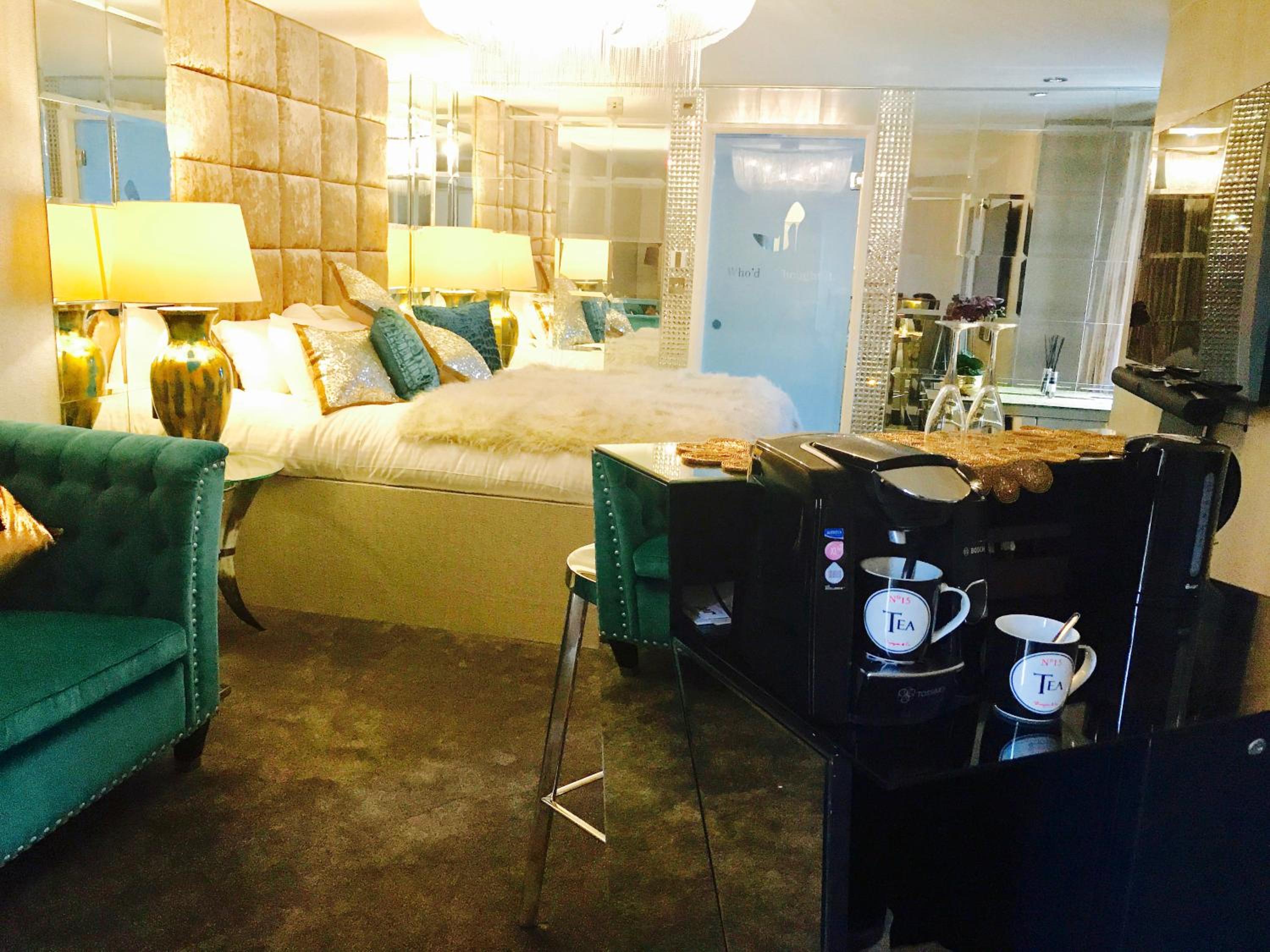 Queen Suite with Spa Bath - Photo 1