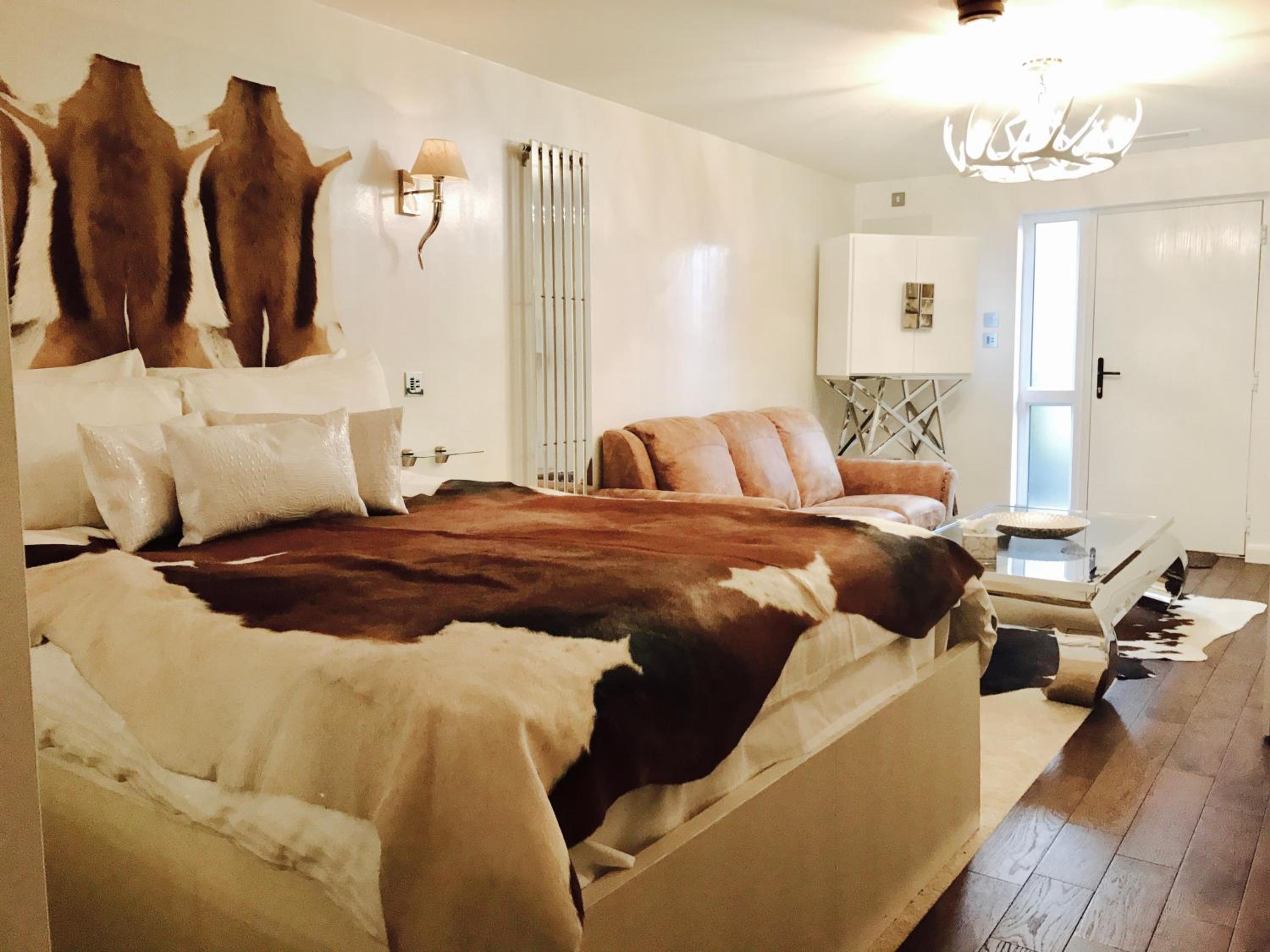 Deluxe Suite with Spa Bath - Photo 4