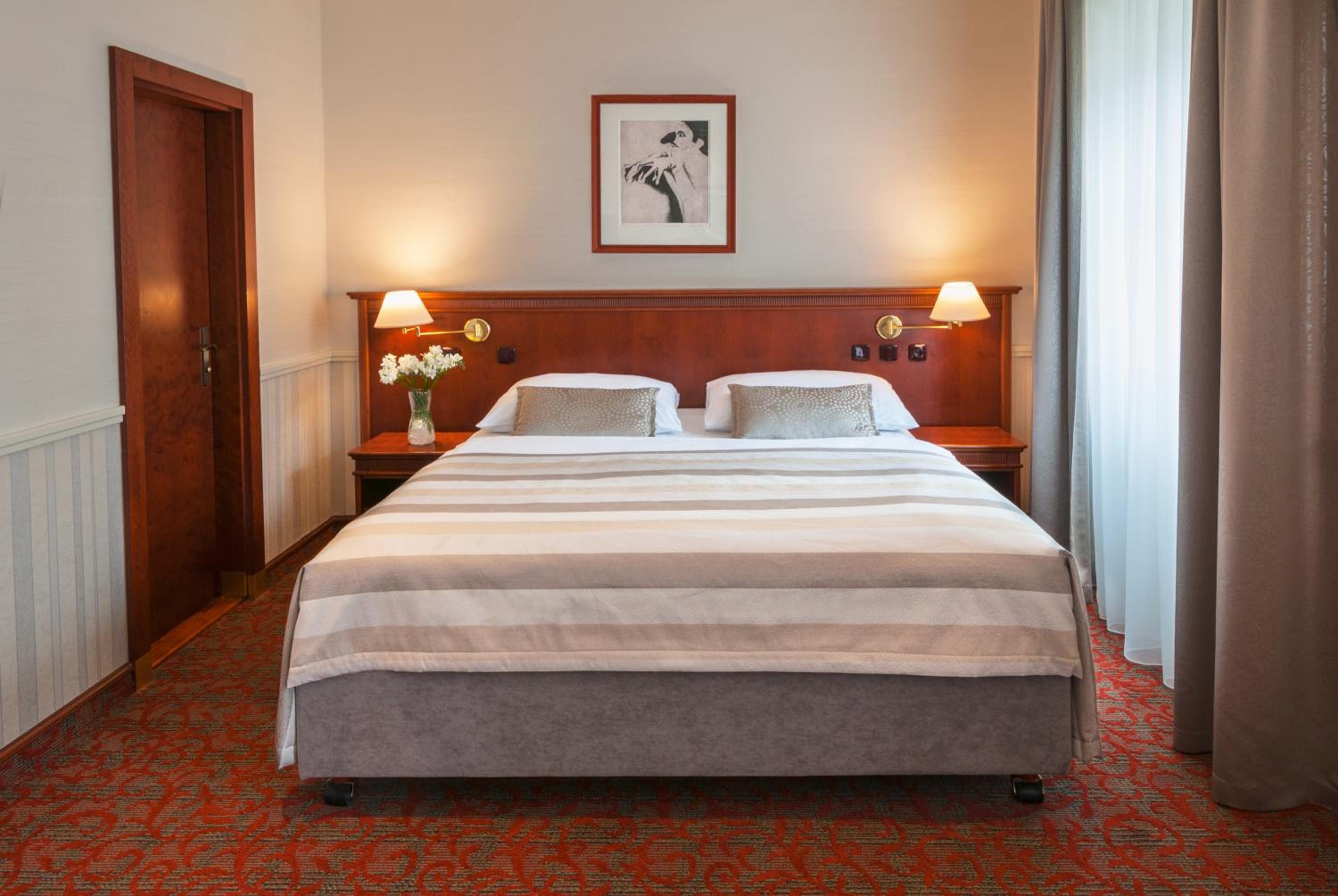 Double or Twin Room - Photo 11