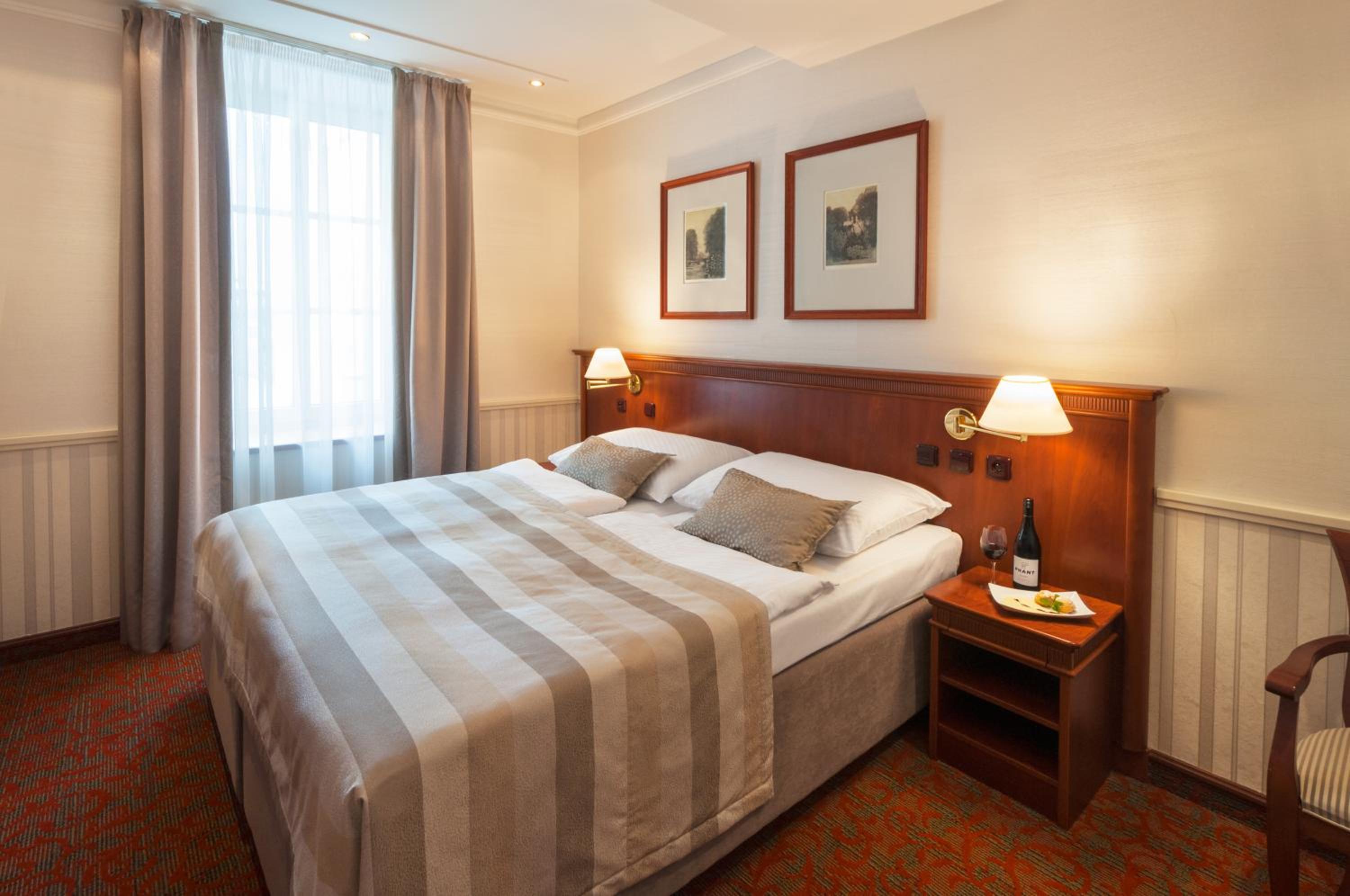Double or Twin Room - Photo 12
