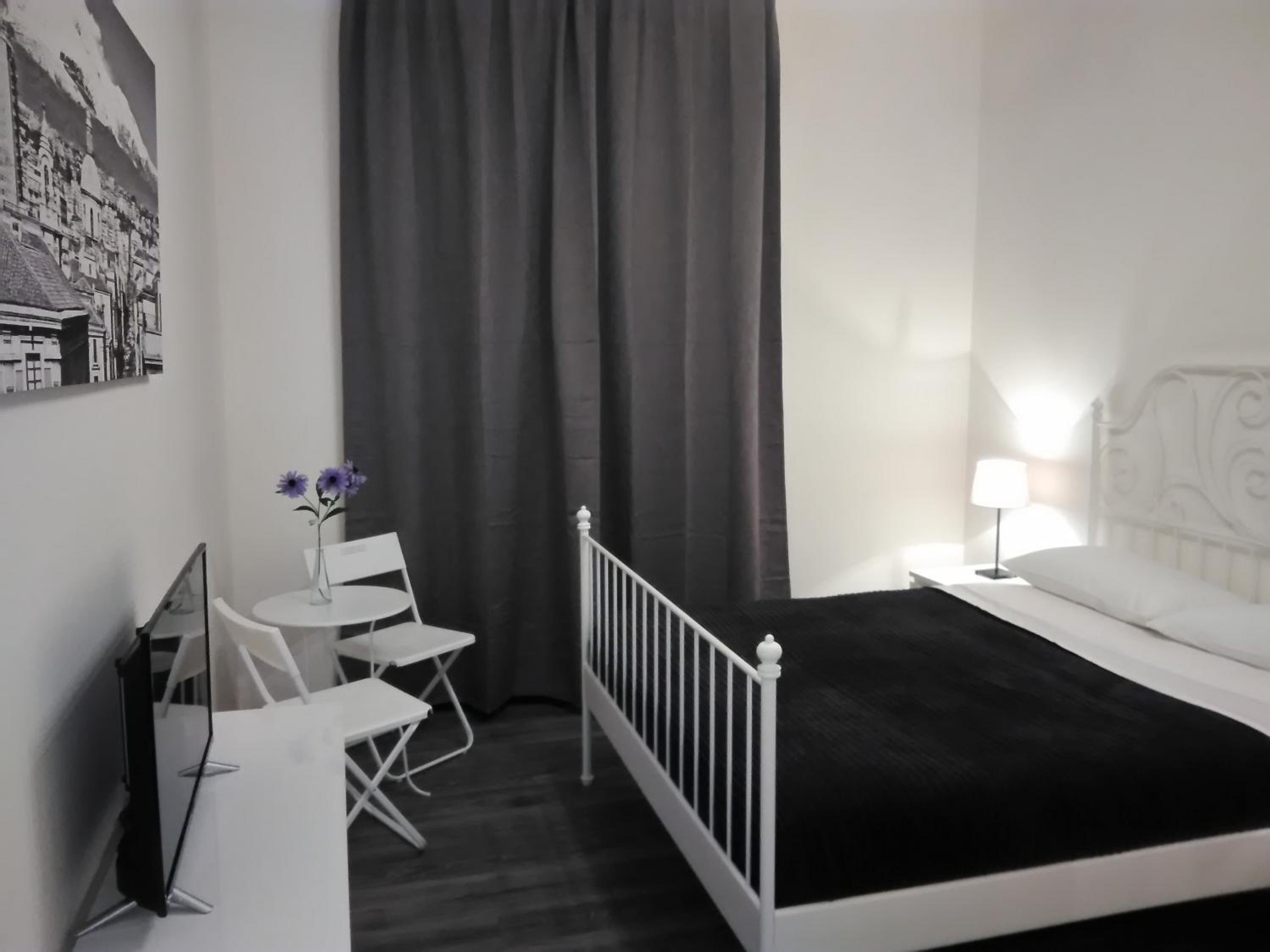 Double Room with Private External Bathroom photo 1