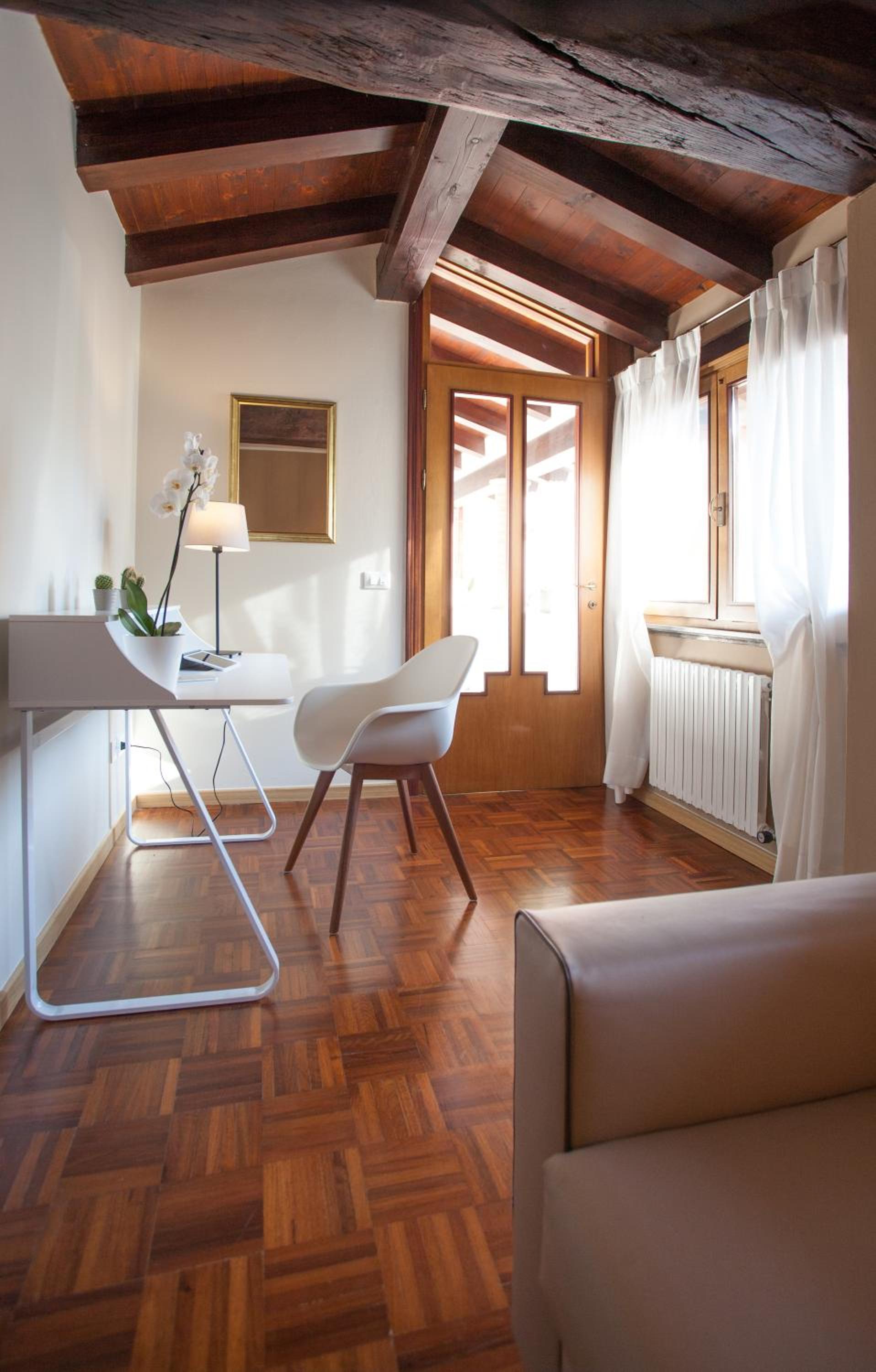 Apartment - Split Level photo 3