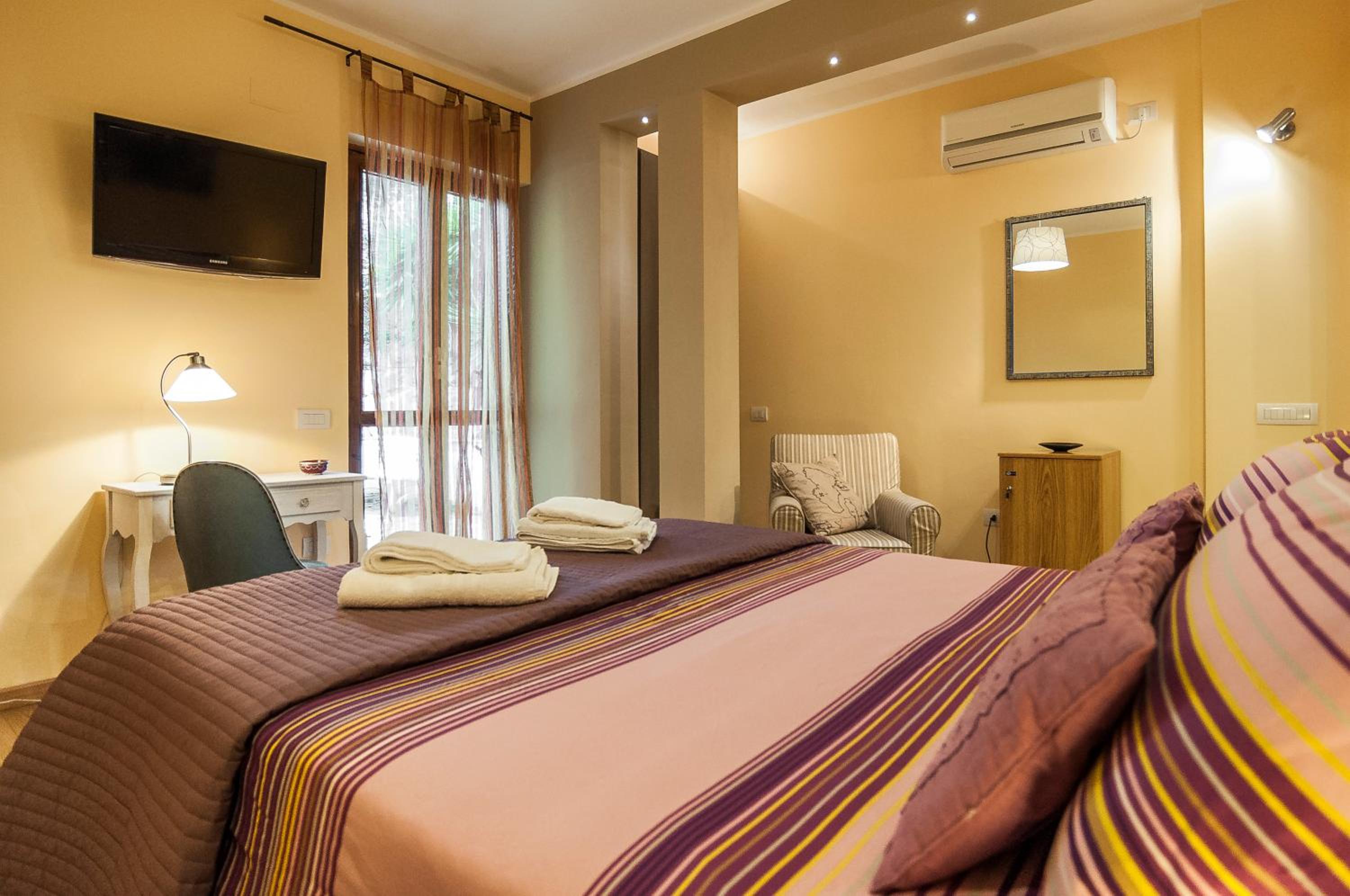 Suite with Garden View - Photo 8