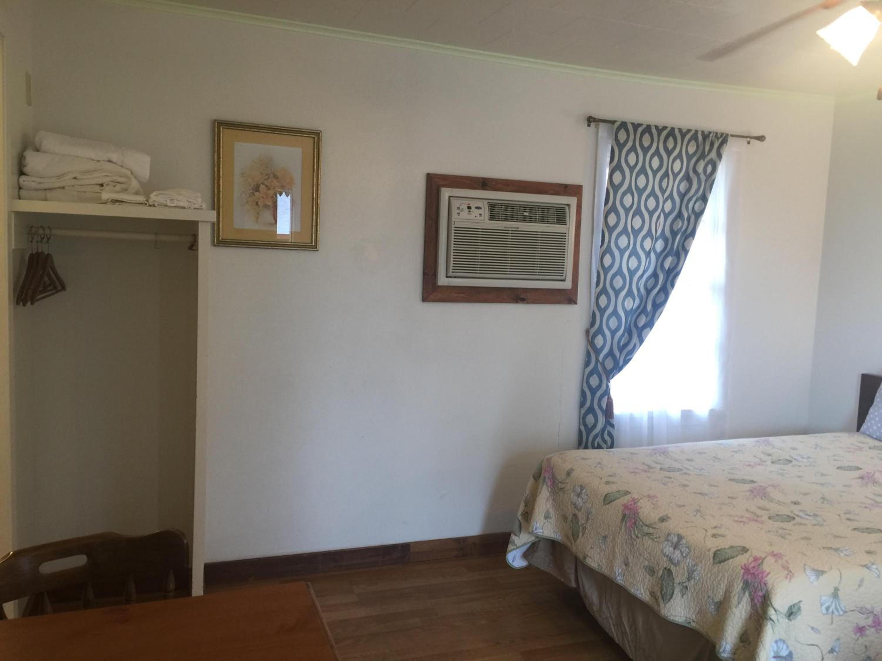 Double Room with Two Double Beds with Kitchenette - Photo 10