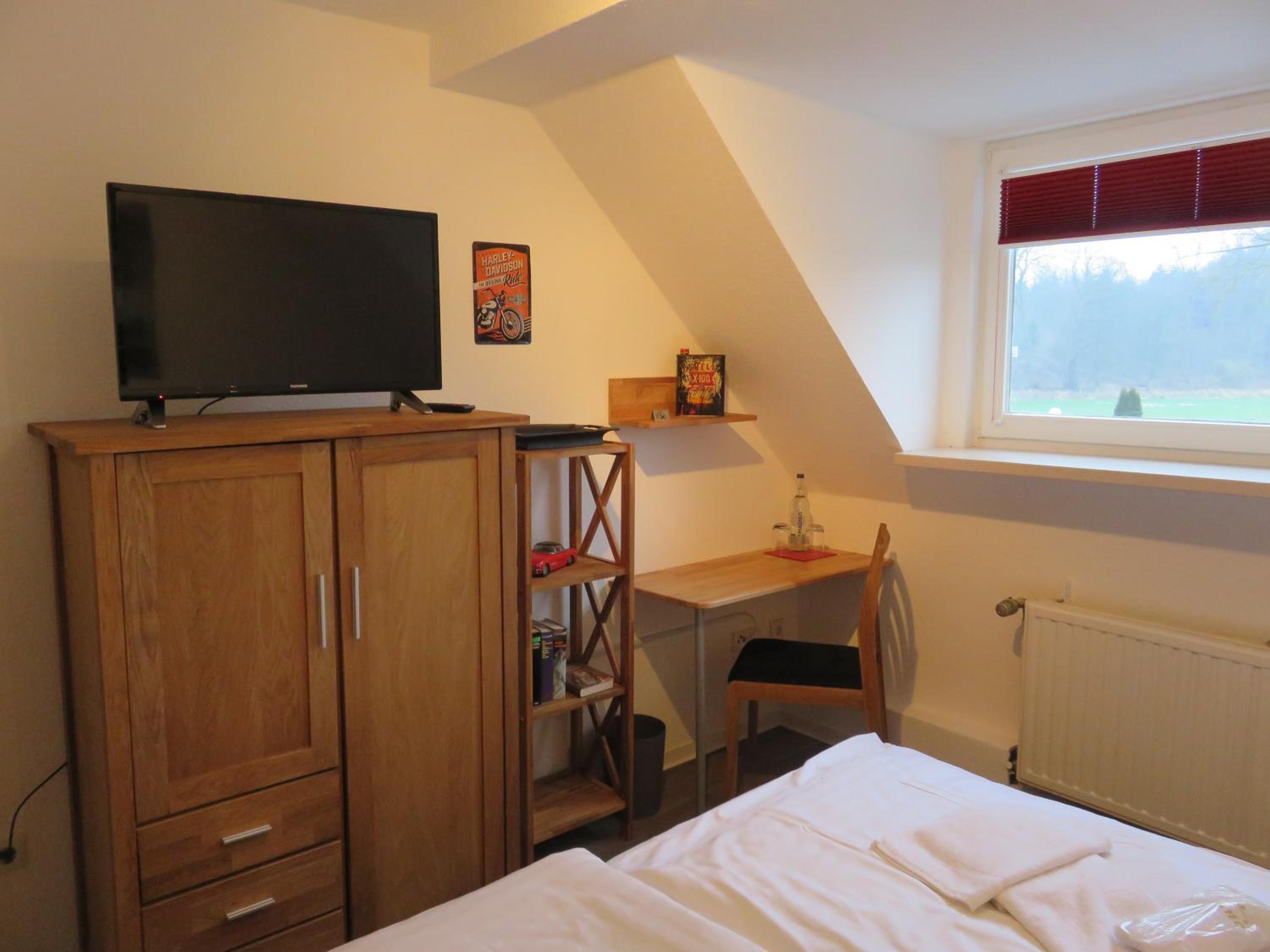 Standard Double or Twin Room - Photo 4