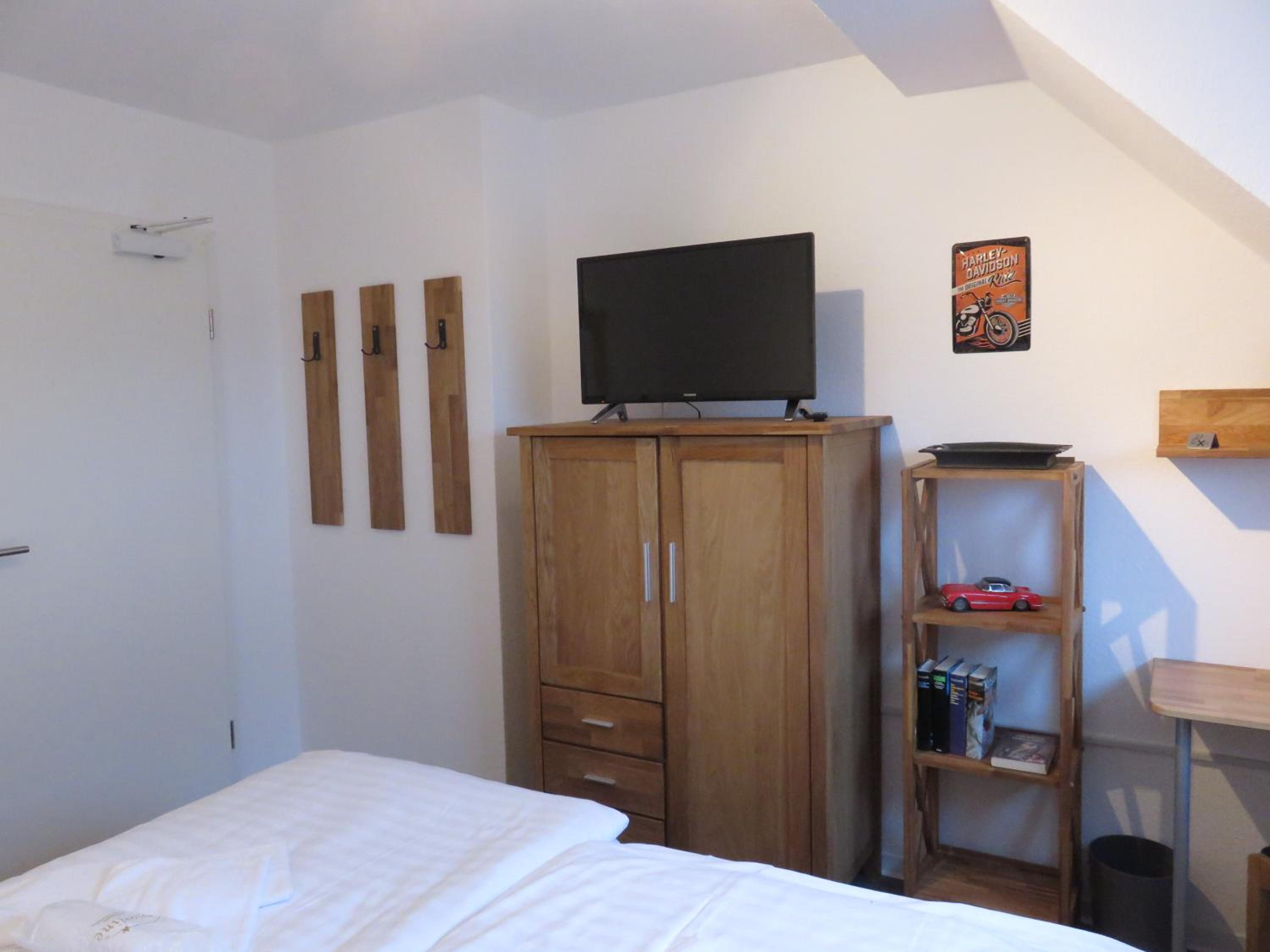 Standard Double or Twin Room - Photo 3