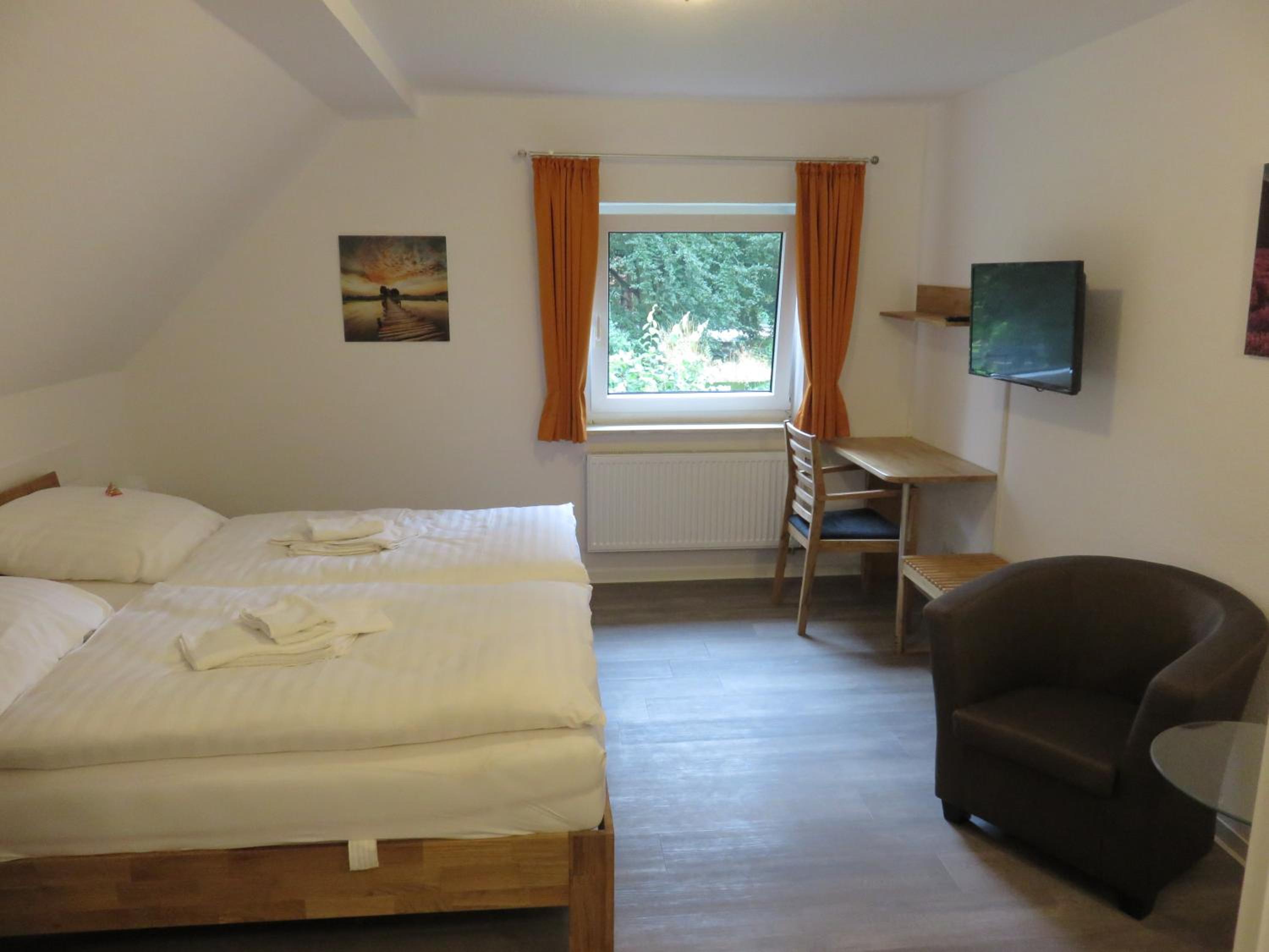 Large Double or Twin Room - Photo 1