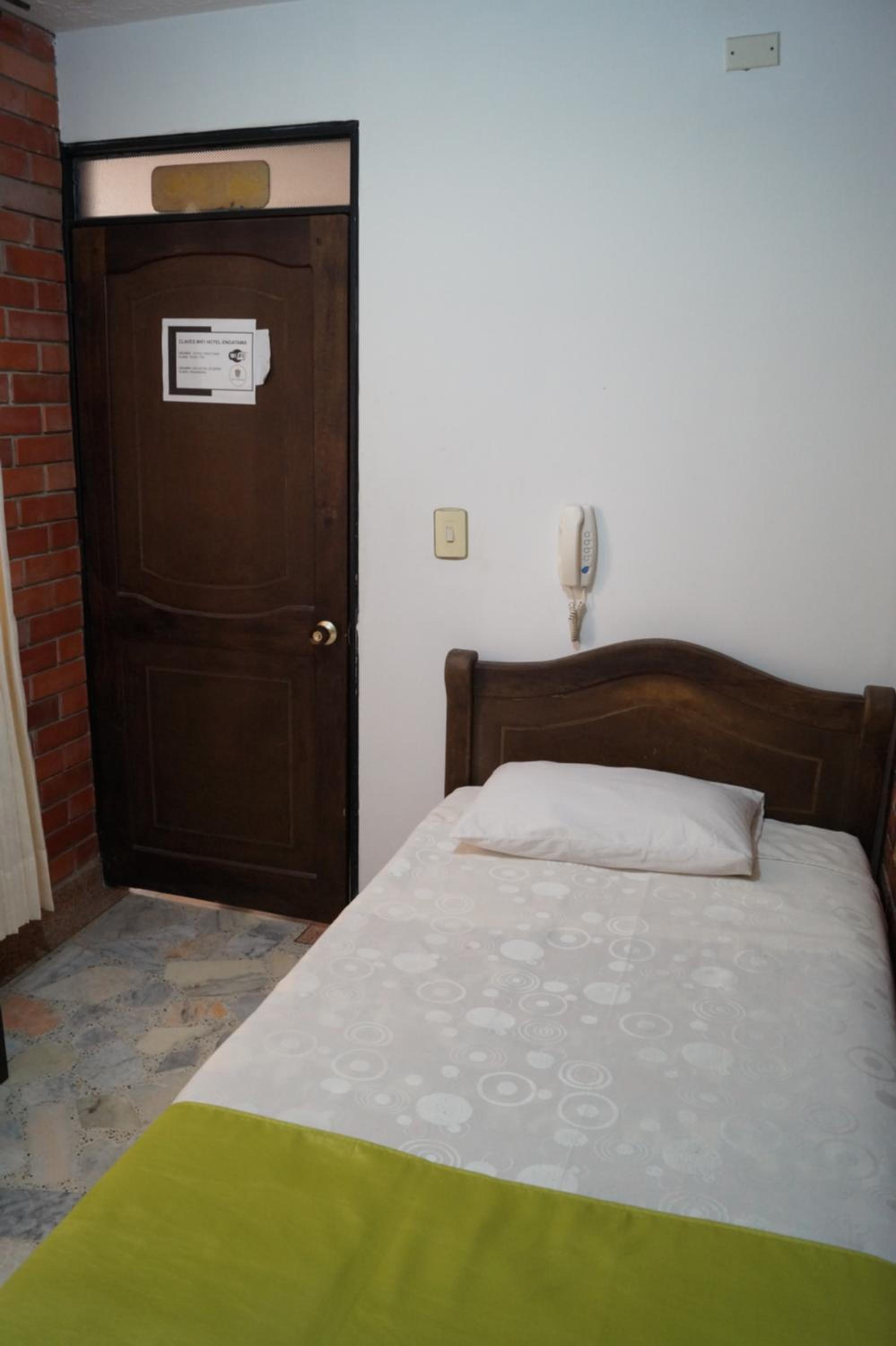 Single Room with Private Bathroom photo 1
