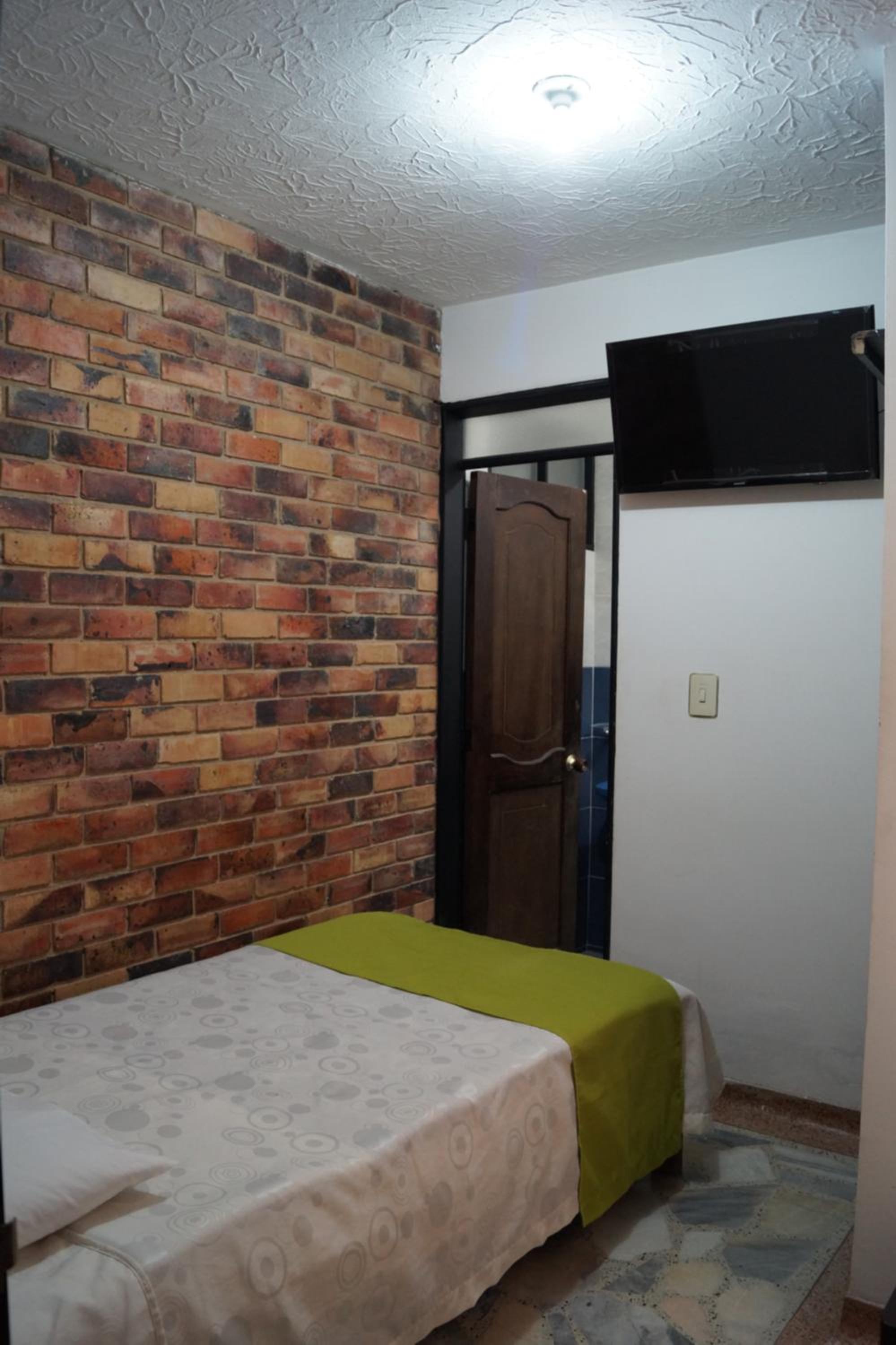 Single Room with Private Bathroom photo 2