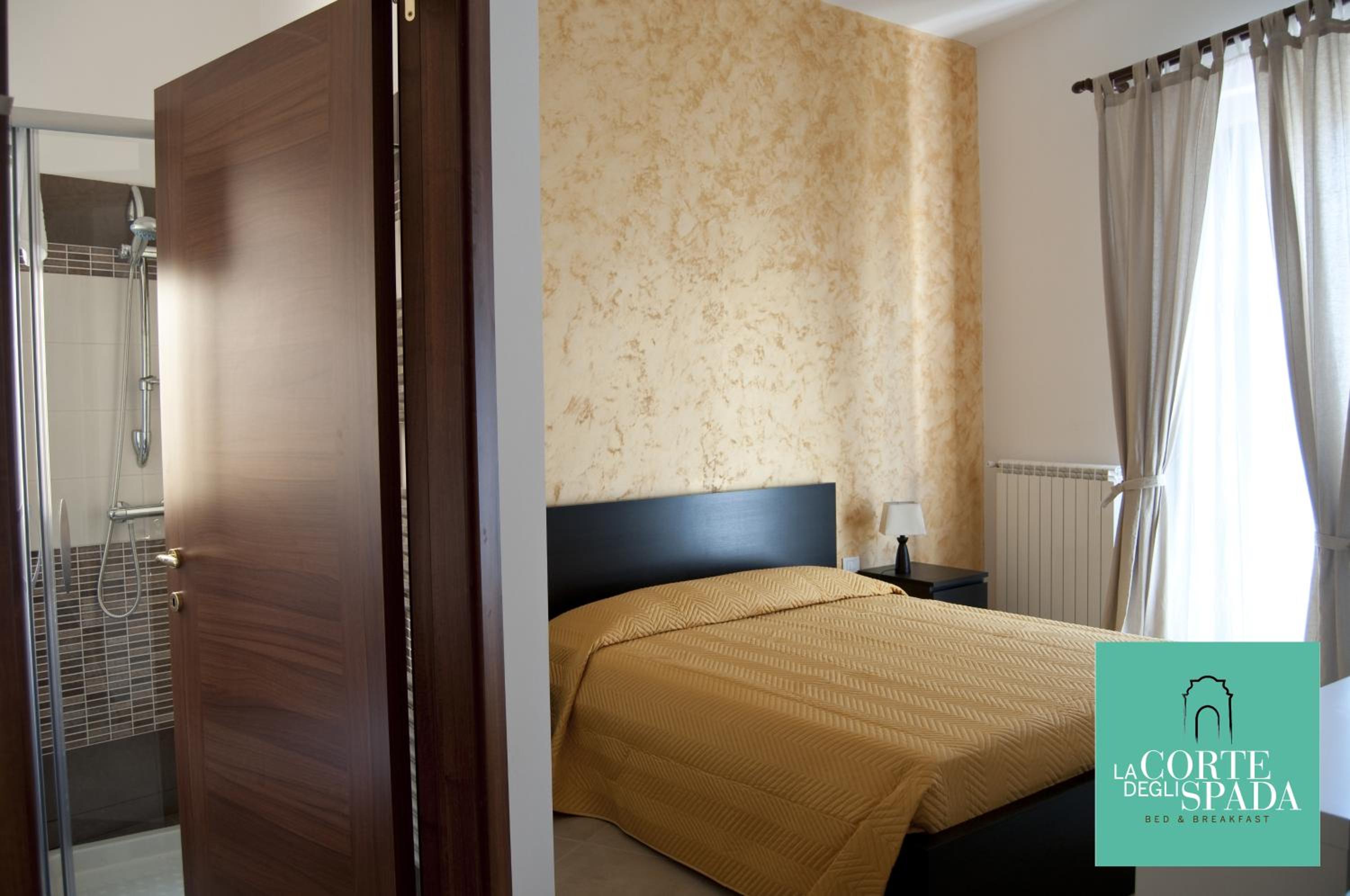 Deluxe Double Room with Balcony photo 2