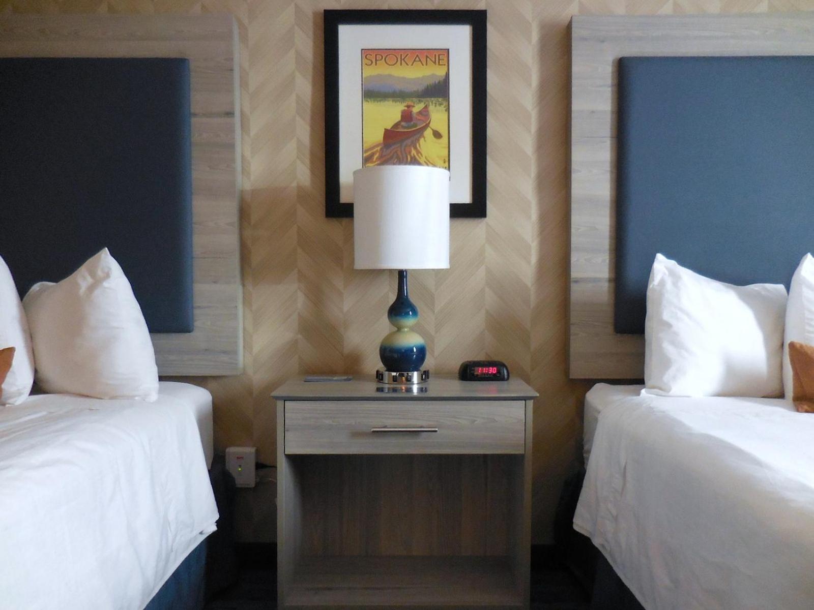 Queen Room with Two Queen Beds photo 3