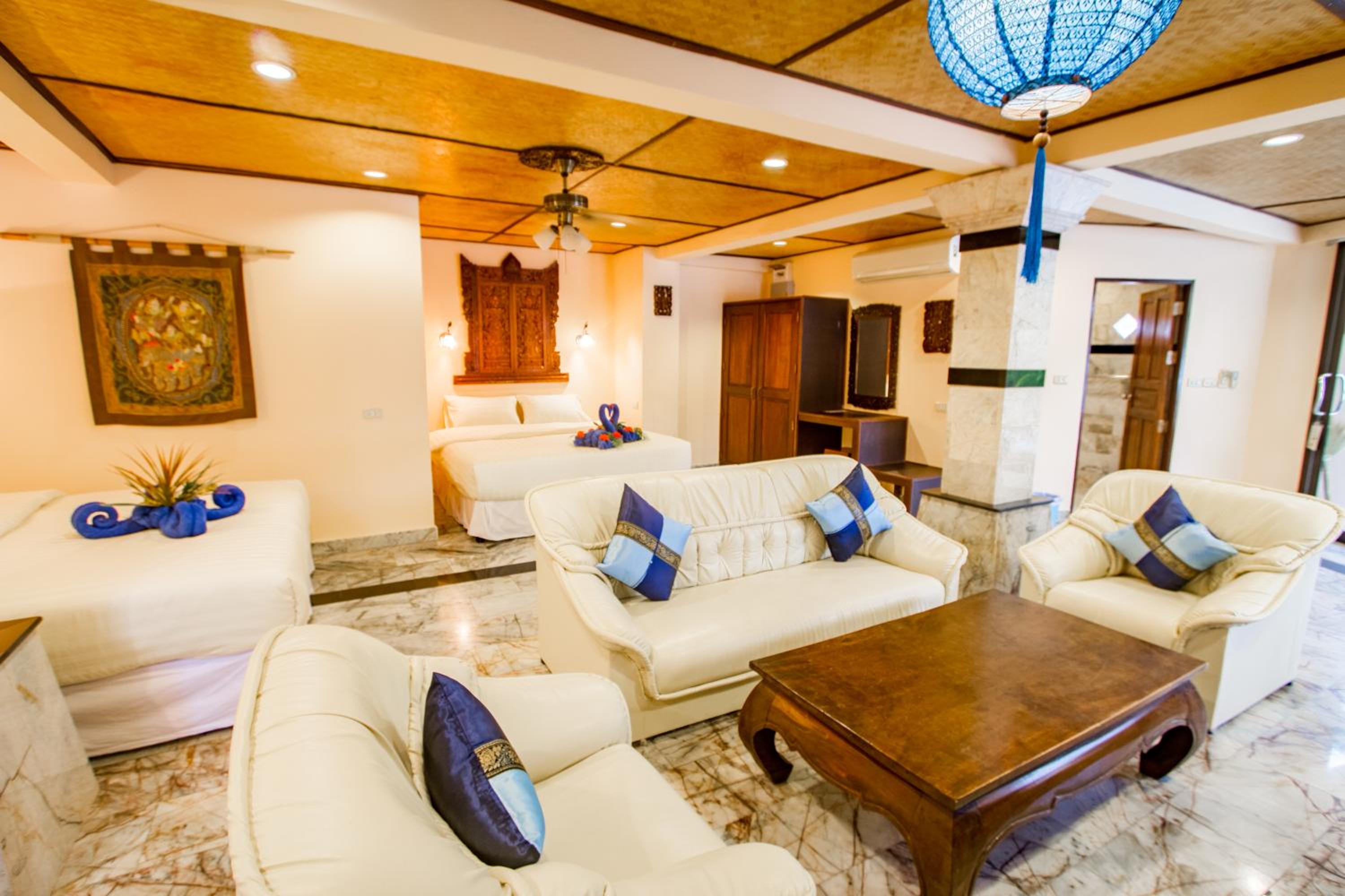 Family Suite with Pool View photo 2