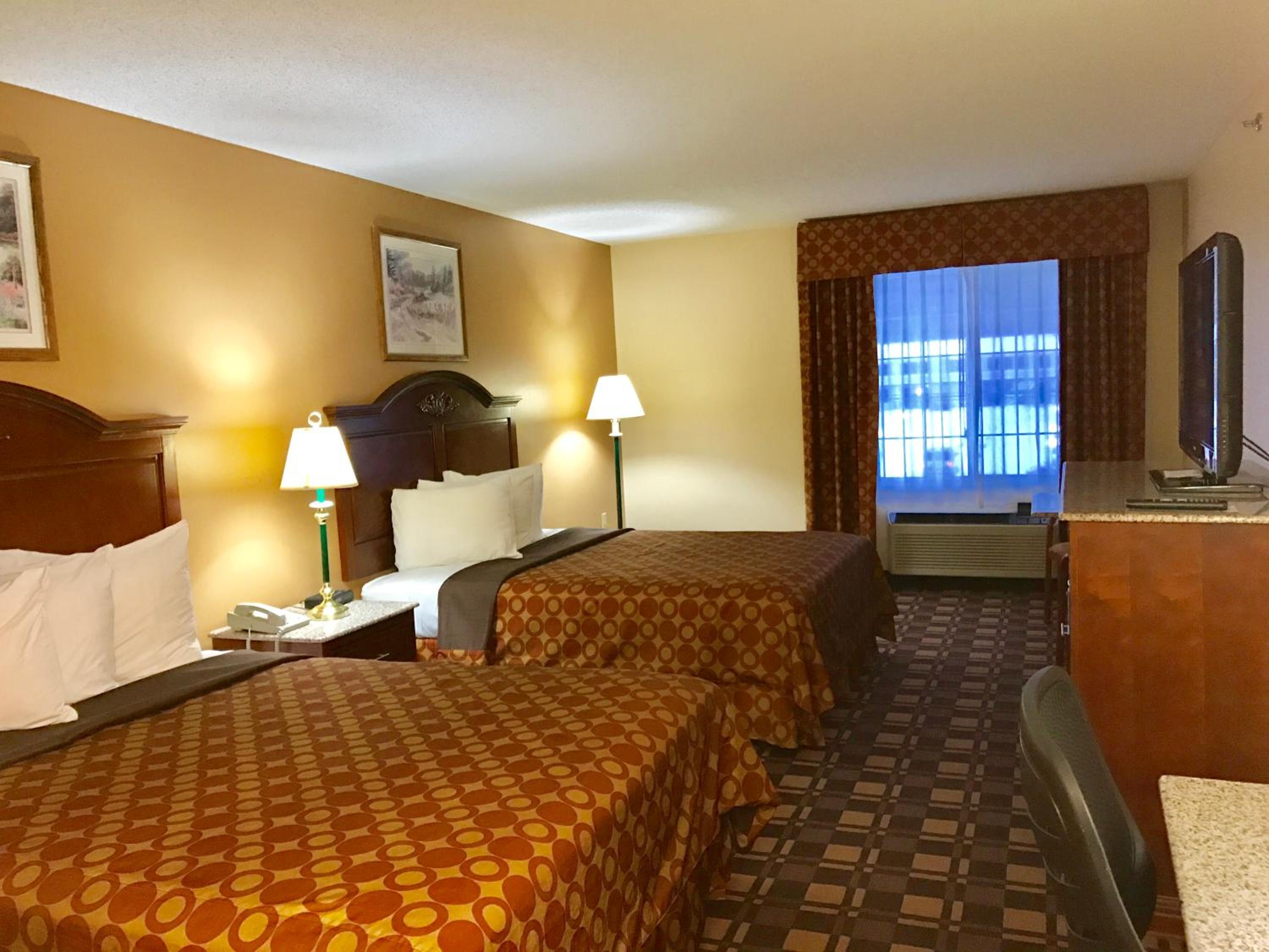 Queen Room with Two Queen Beds - Main Building photo 1