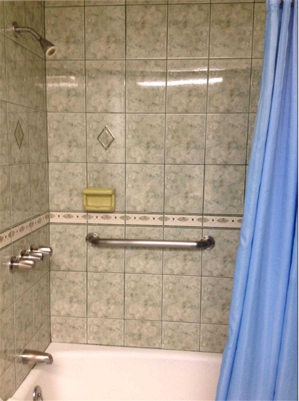 Standard King Room - Photo 11