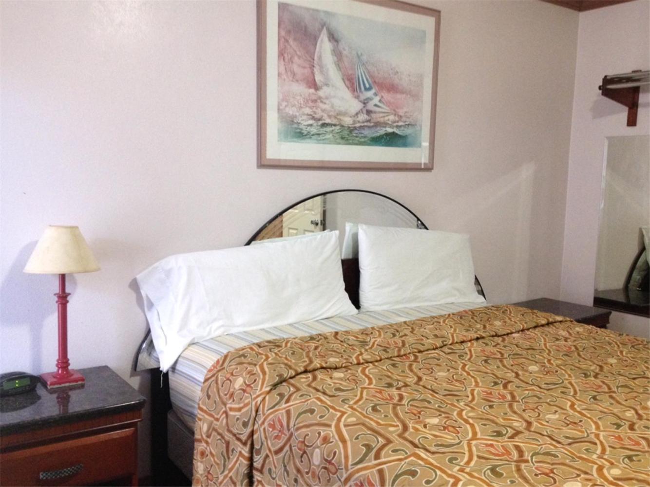 Standard King Room - Photo 6
