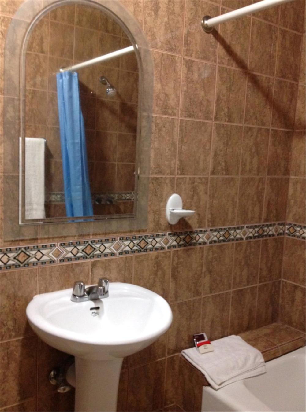 Standard King Room - Photo 10