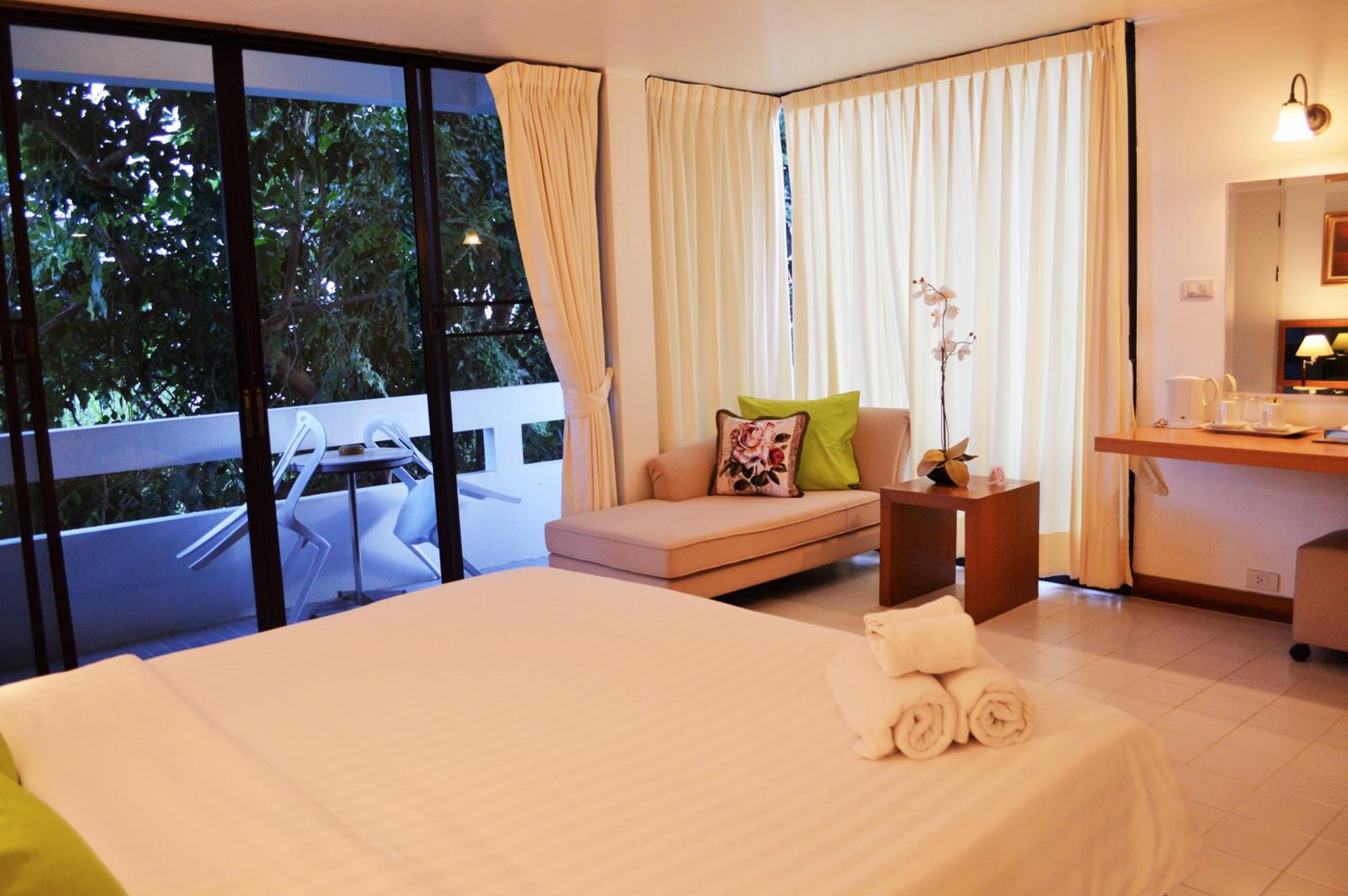 Deluxe Room with Balcony photo 2