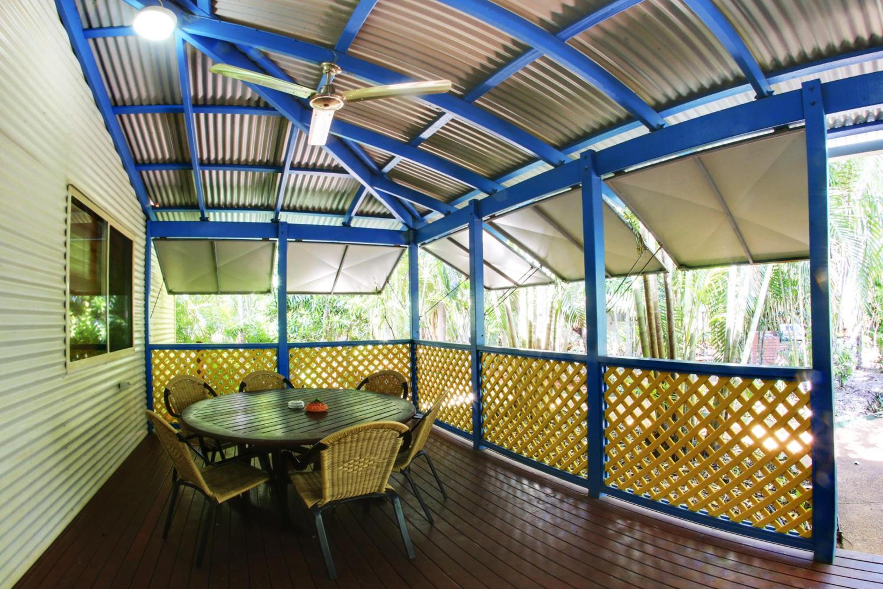 Deluxe Three-Bedroom Bungalow photo 2