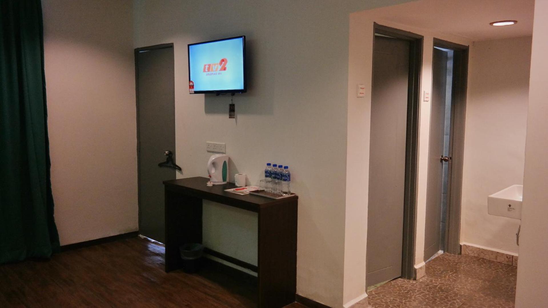 Family Room - Photo 3