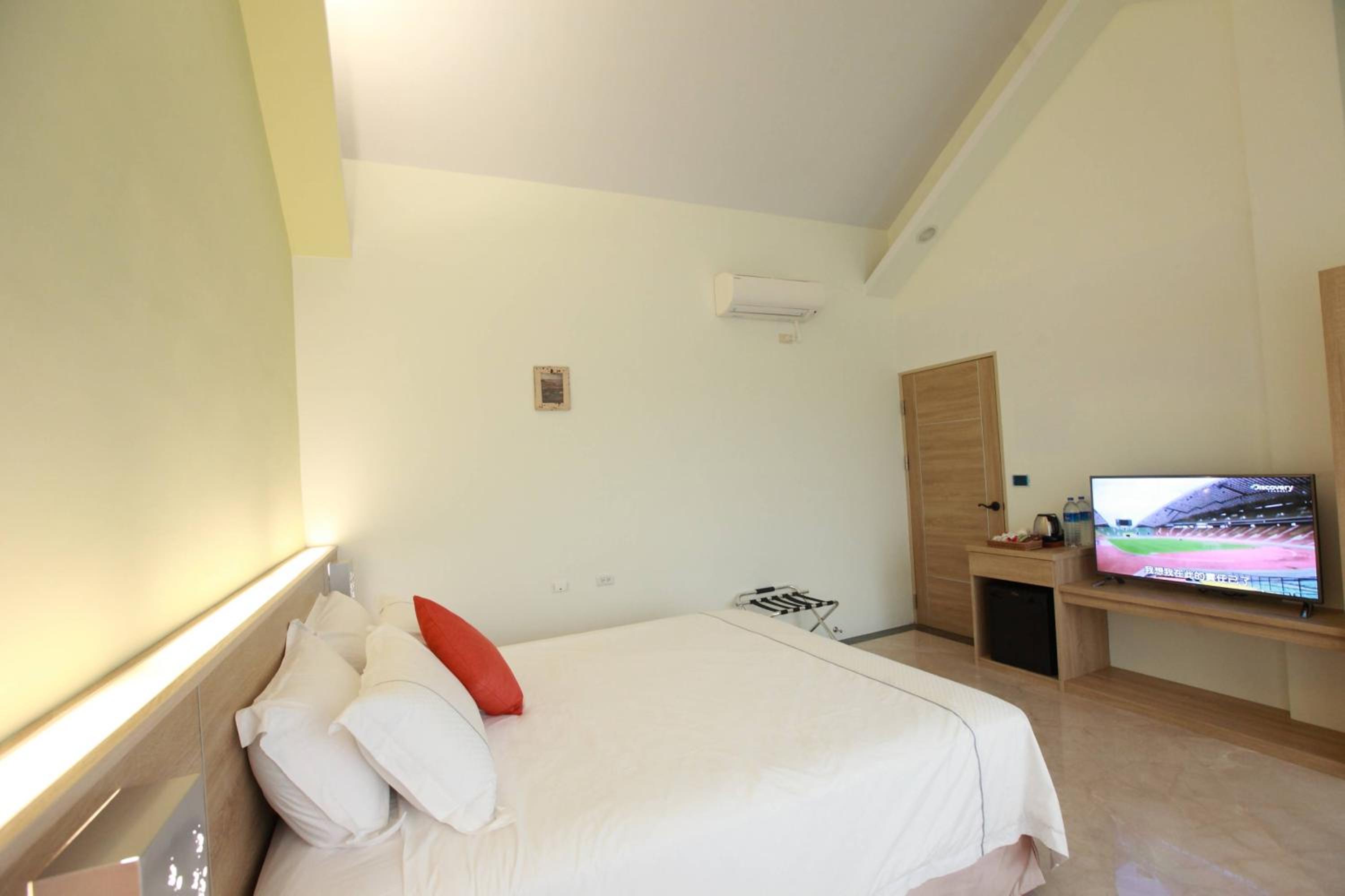 Queen Room with Balcony photo 3