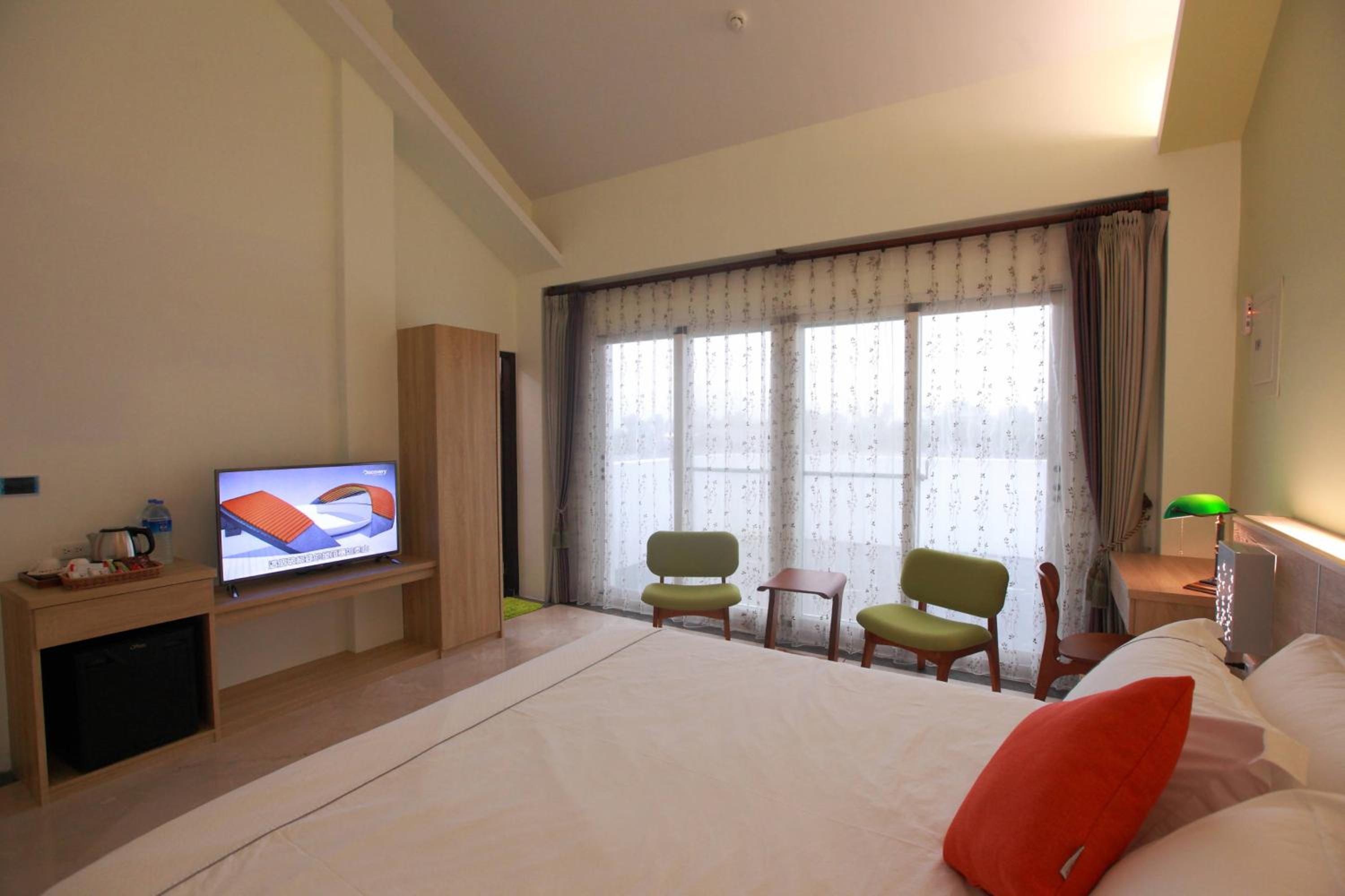 Queen Room with Balcony photo 1