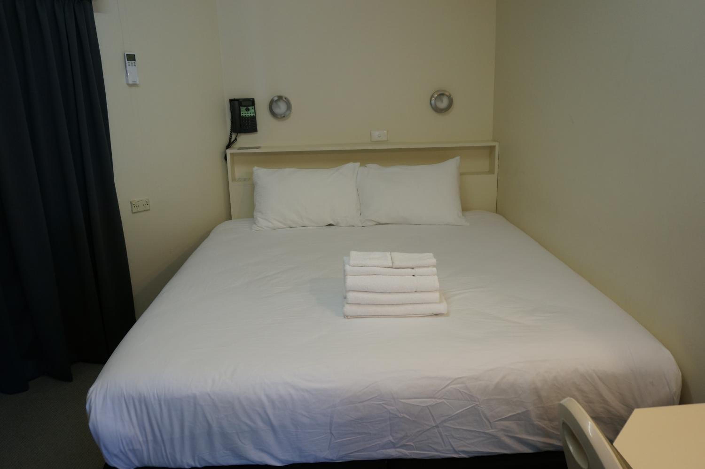 Queen Room photo 3