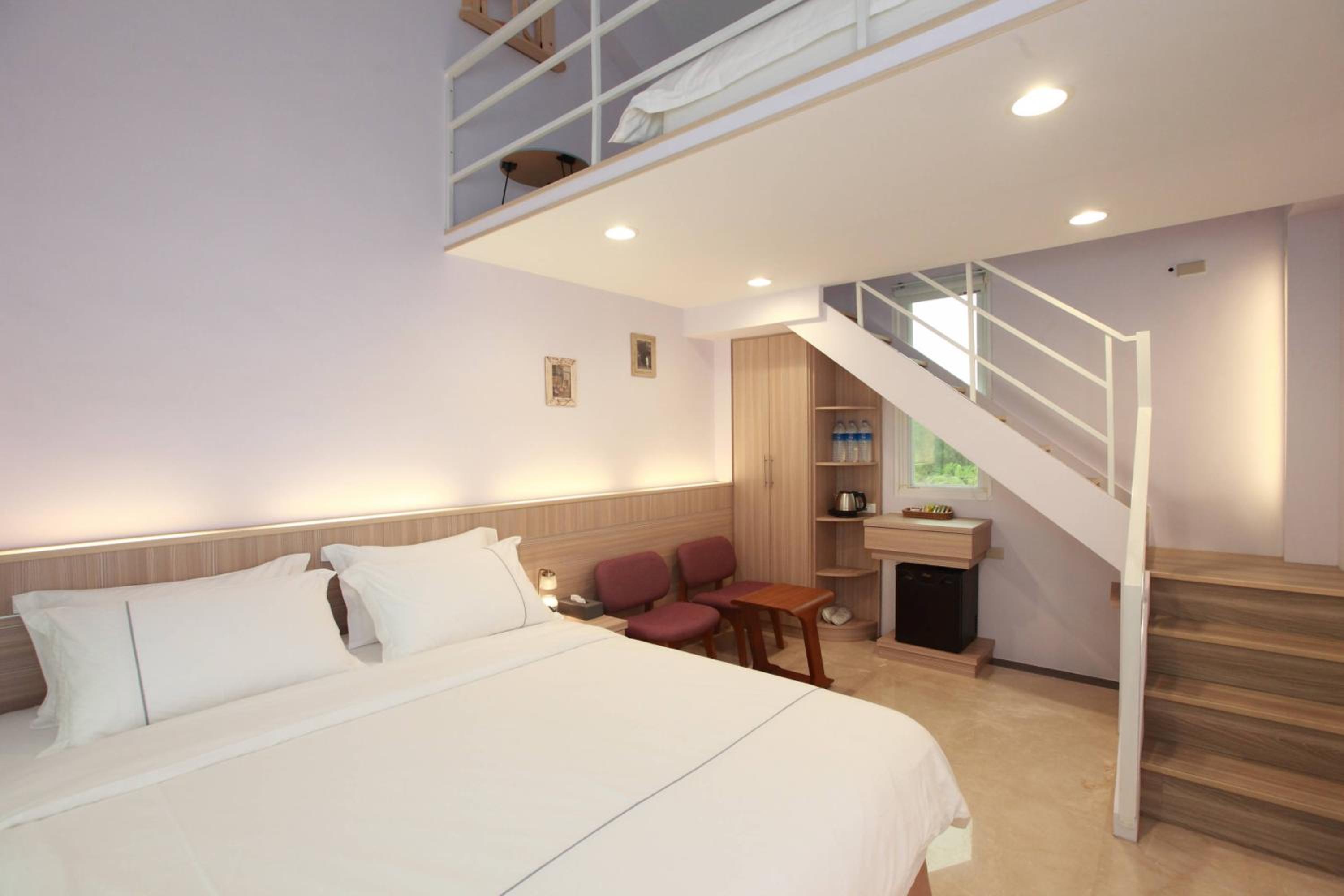 Quadruple Room with Private Bathroom photo 1