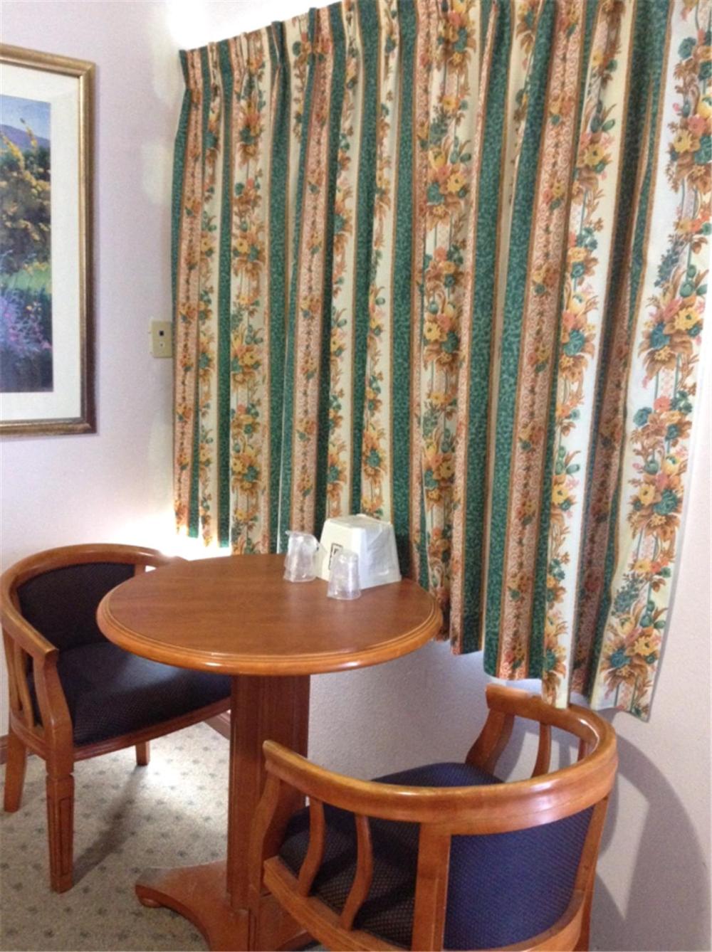Standard King Room - Photo 13