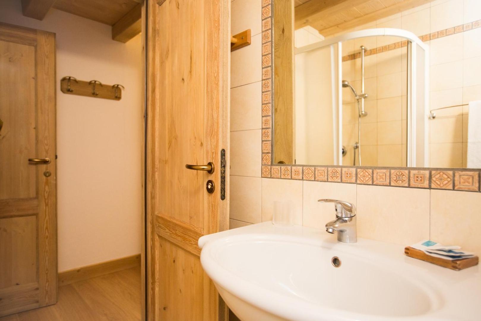 Classic Double or Twin Room - Photo 8
