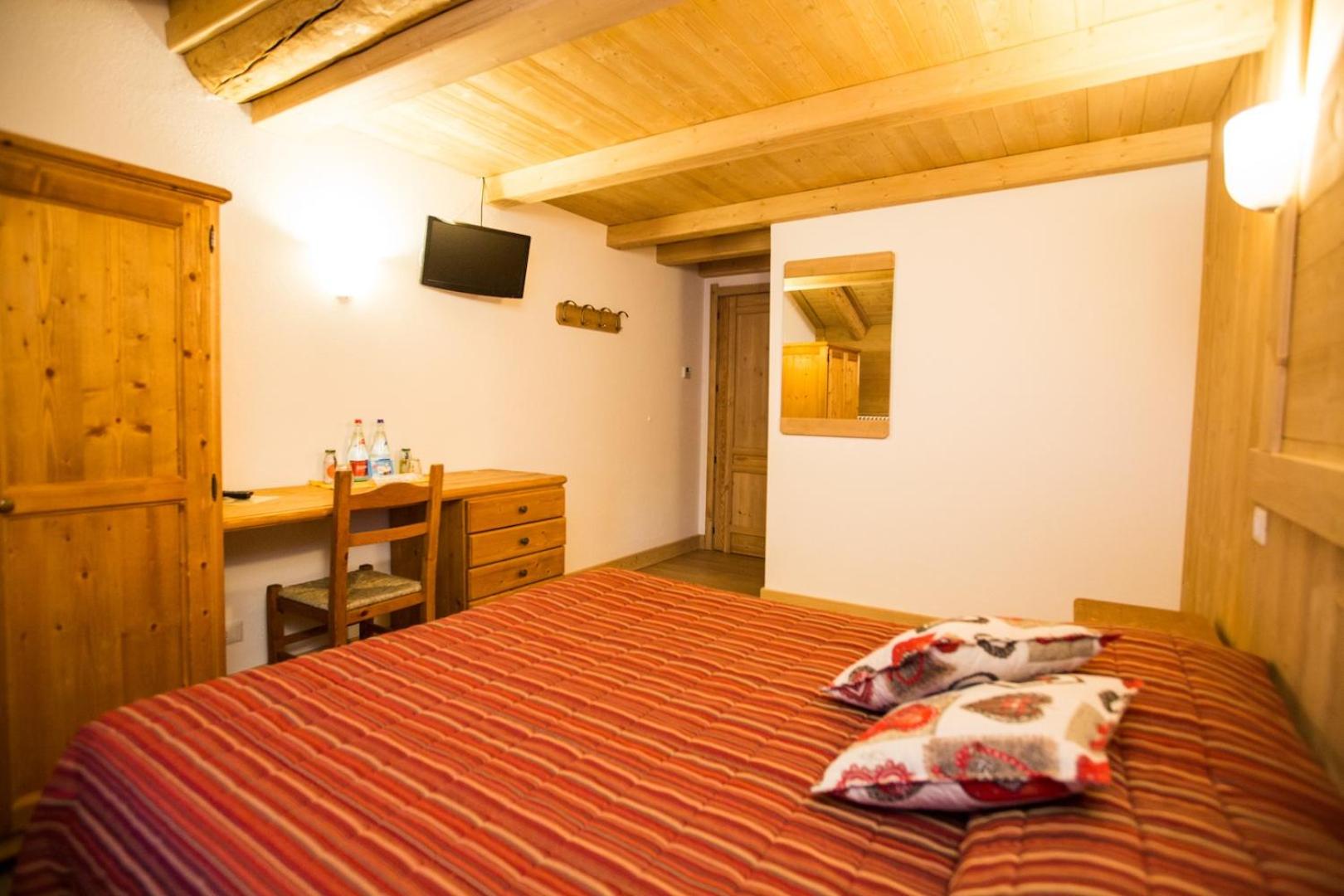 Classic Double or Twin Room - Photo 6