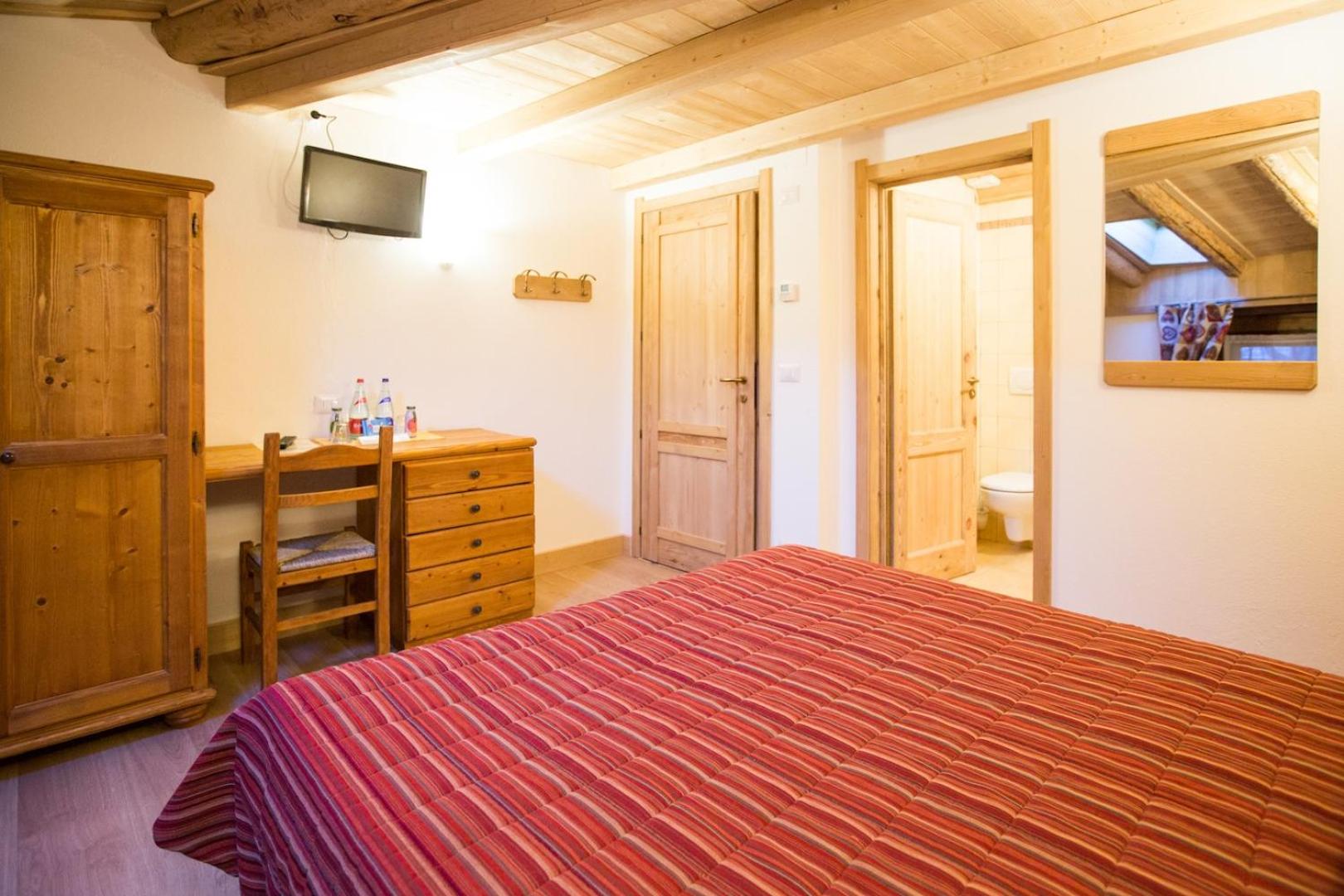 Classic Double or Twin Room - Photo 22