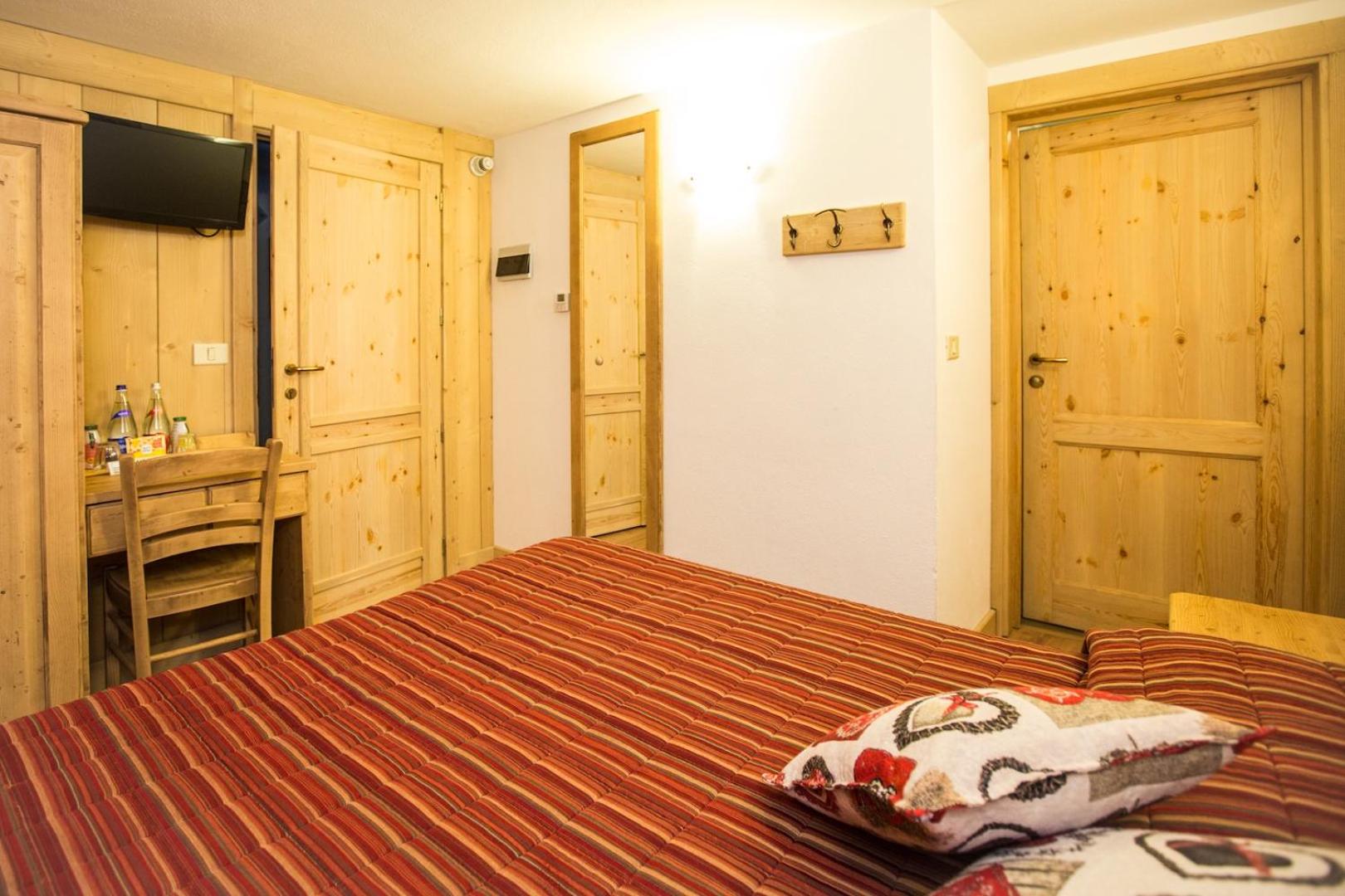 Classic Double or Twin Room - Photo 21